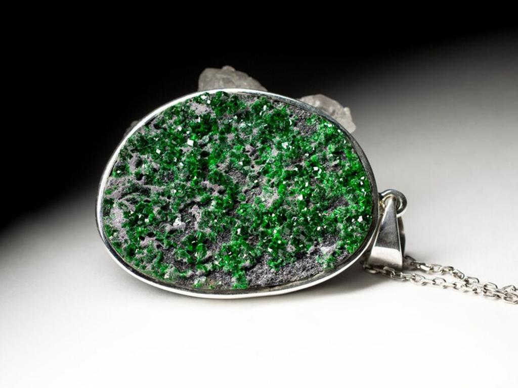 Big Uvarovite Silver Pendant Natural Green Garnet Gemstone Unisex Jewelry  For Sale 1