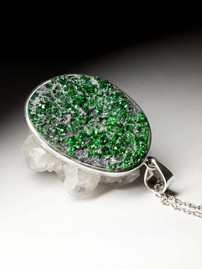 Big Uvarovite Silver Pendant Natural Green Garnet Gemstone Unisex Jewelry  For Sale 3