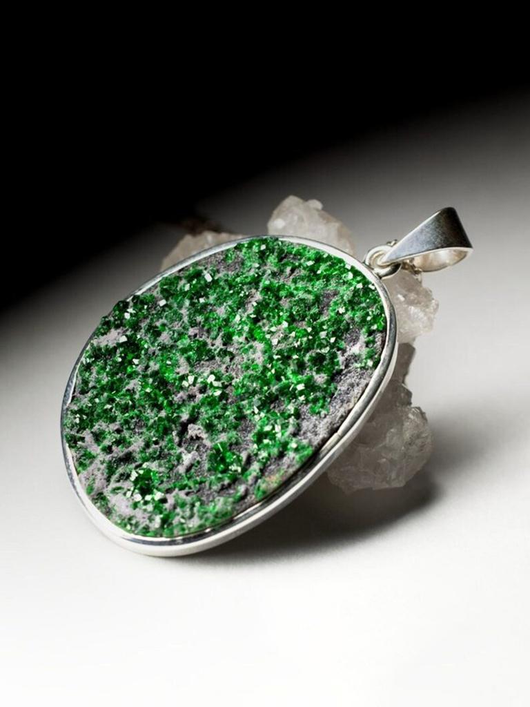 Big Uvarovite Silver Pendant Natural Green Garnet Gemstone Unisex Jewelry  For Sale 4