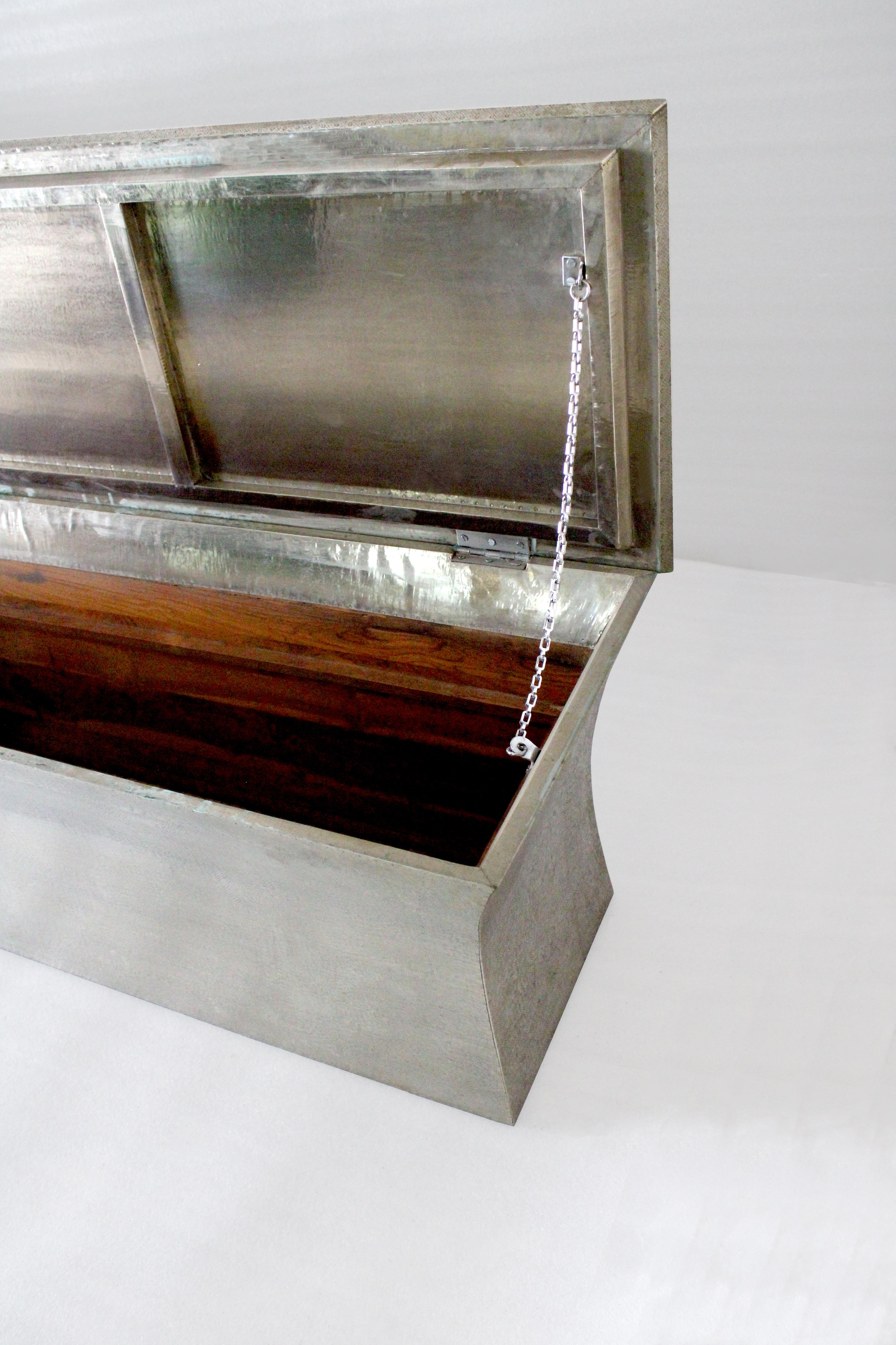 Grand banc Vaisseau en bronze blanc recouvert de teck par Paul Mathieu Neuf - En vente à New York, NY