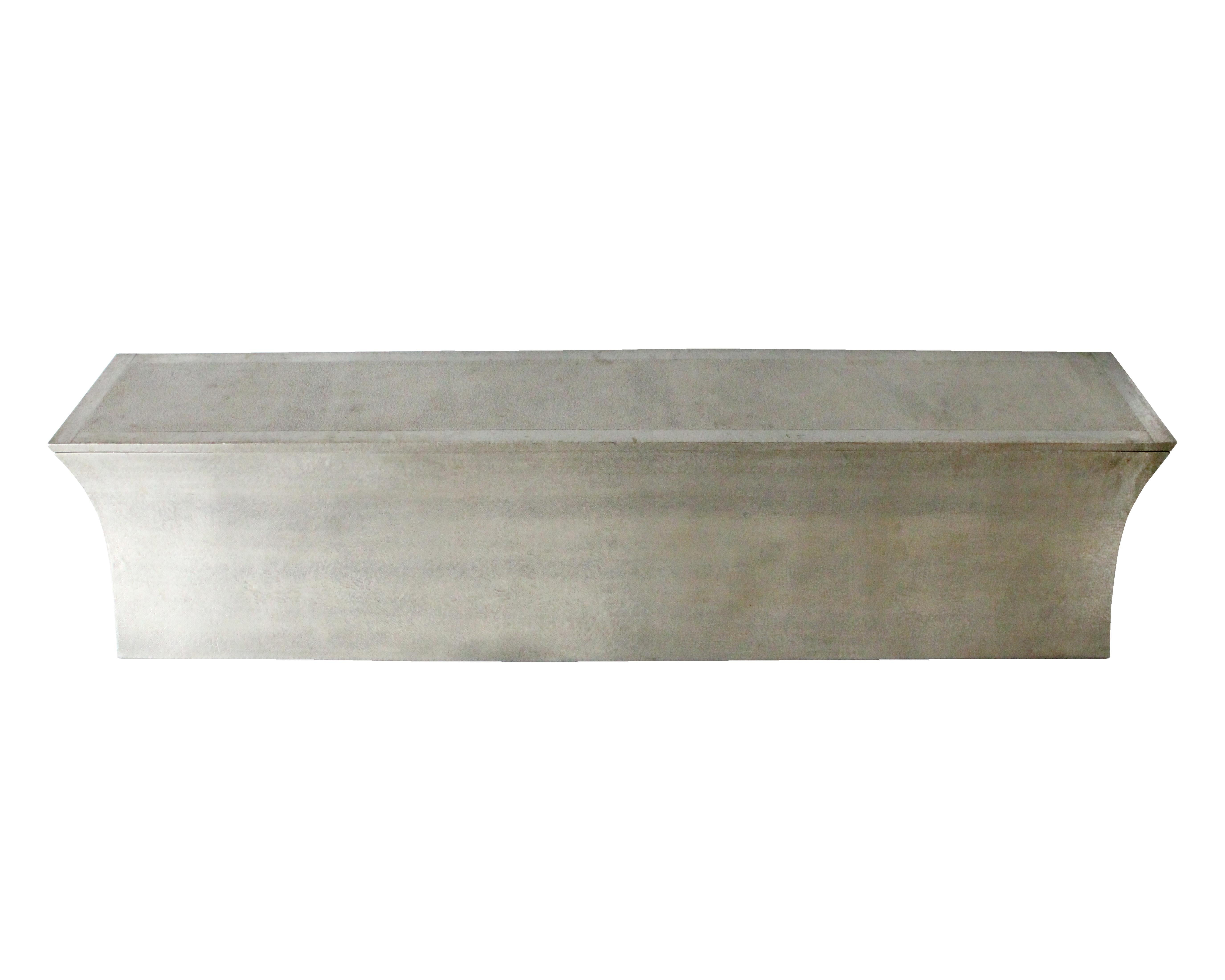 Métal Grand banc Vaisseau en bronze blanc recouvert de teck par Paul Mathieu en vente