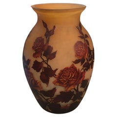 Grand vase, signé Muller Freres Luneville, (Fleurs de roses) Jugendstil, Art Nouveau