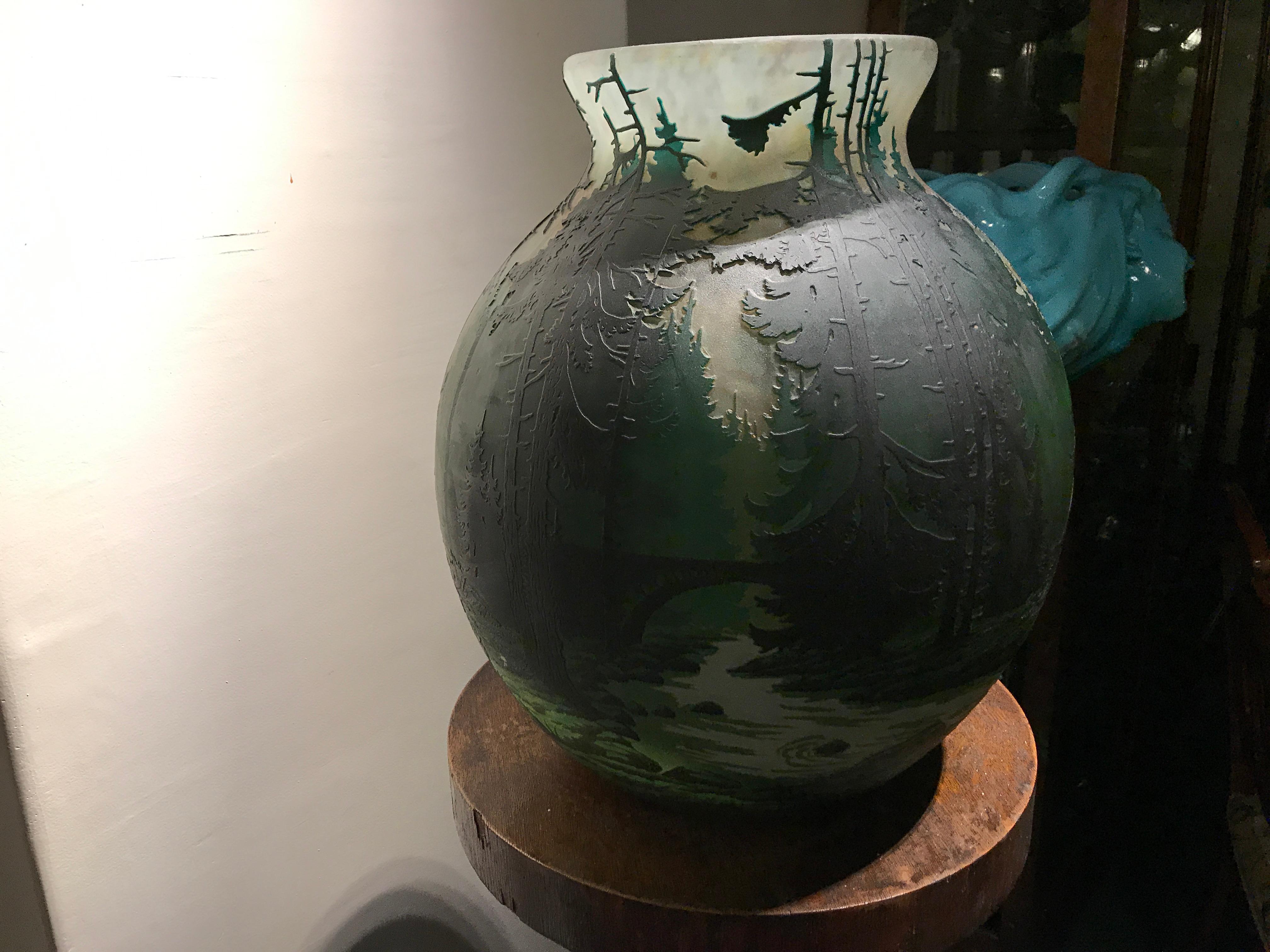 Big Vase, Sign: Muller Freres Luneville, Style: Jugendstil, Art Nouveau, liberty For Sale 4