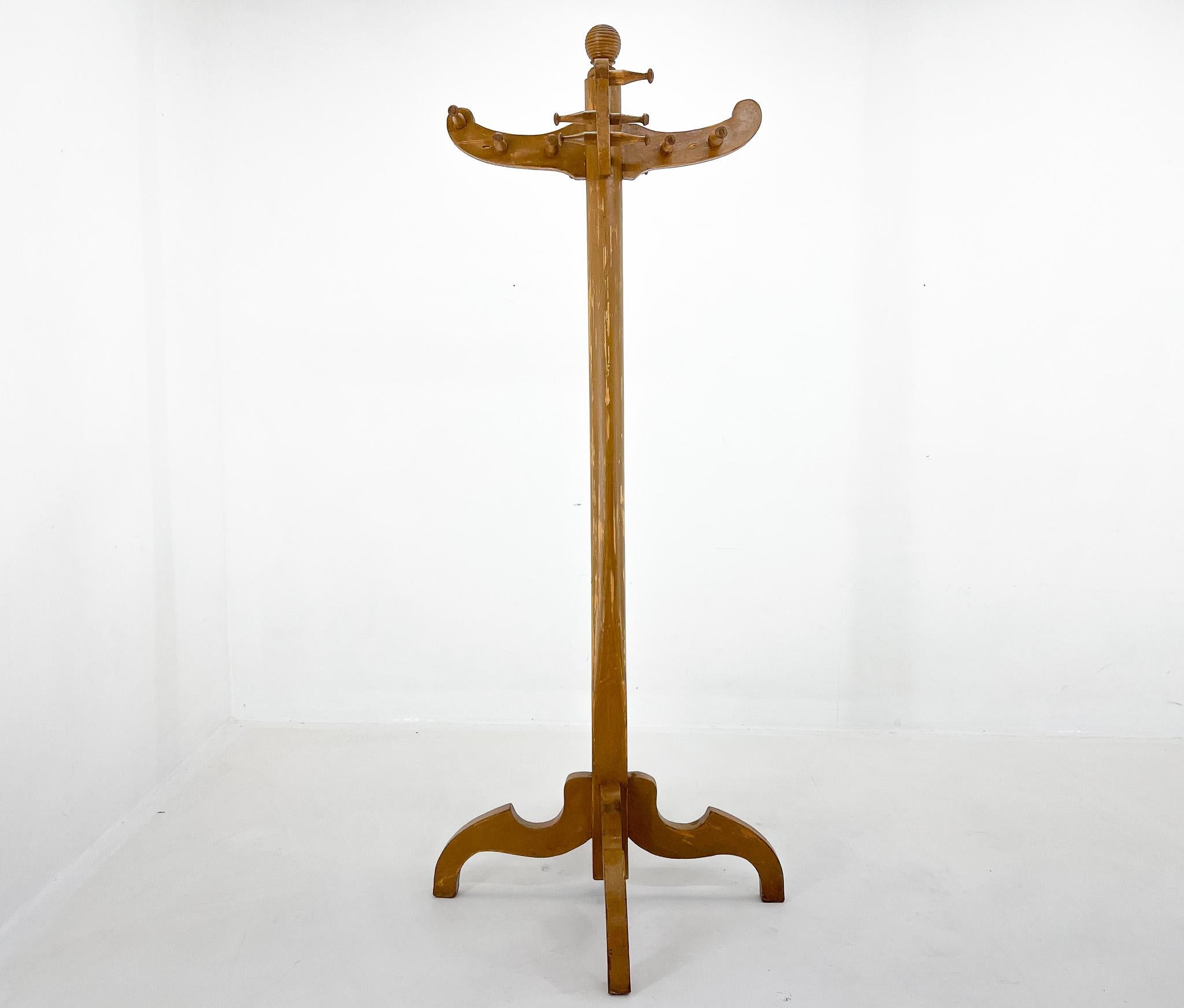 Big Vintage All-Wood Coat Stand, Czechoslovakia, 1950s In Good Condition For Sale In Praha, CZ