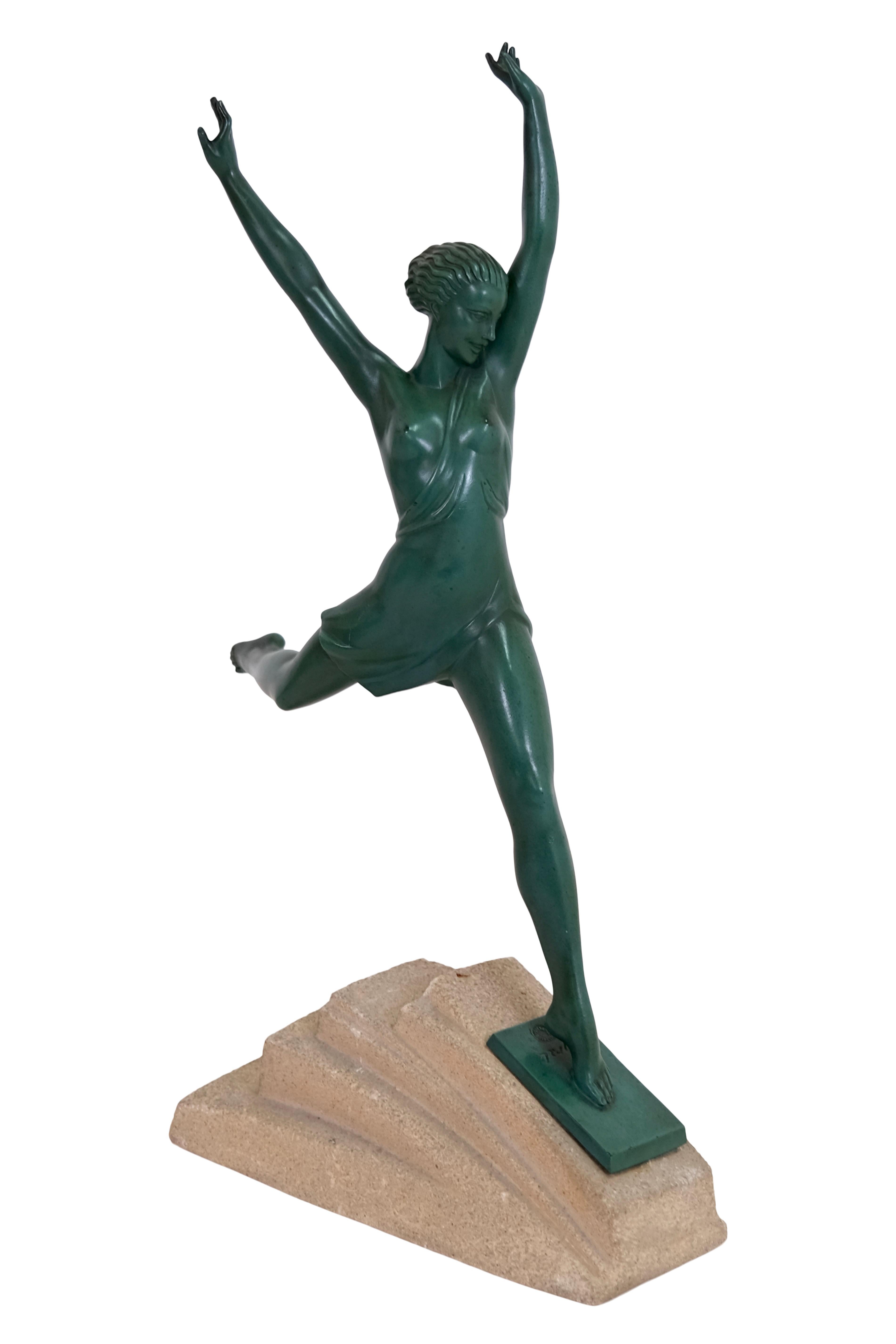 Art déco Grande sculpture Art Déco Olympia vintage de Pierre Le Faguays pour Max Le Verrier en vente