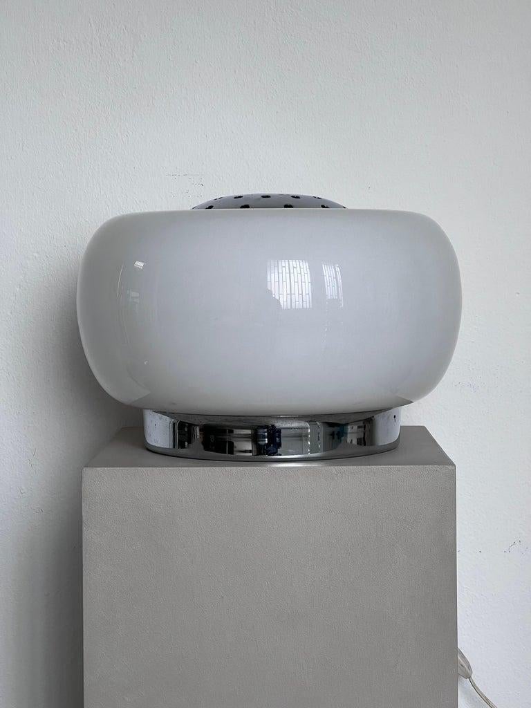 Bigli lampe de table vintage italienne en verre opalin, 1970 Carlo Nason chromé Bon état - En vente à Milano, IT