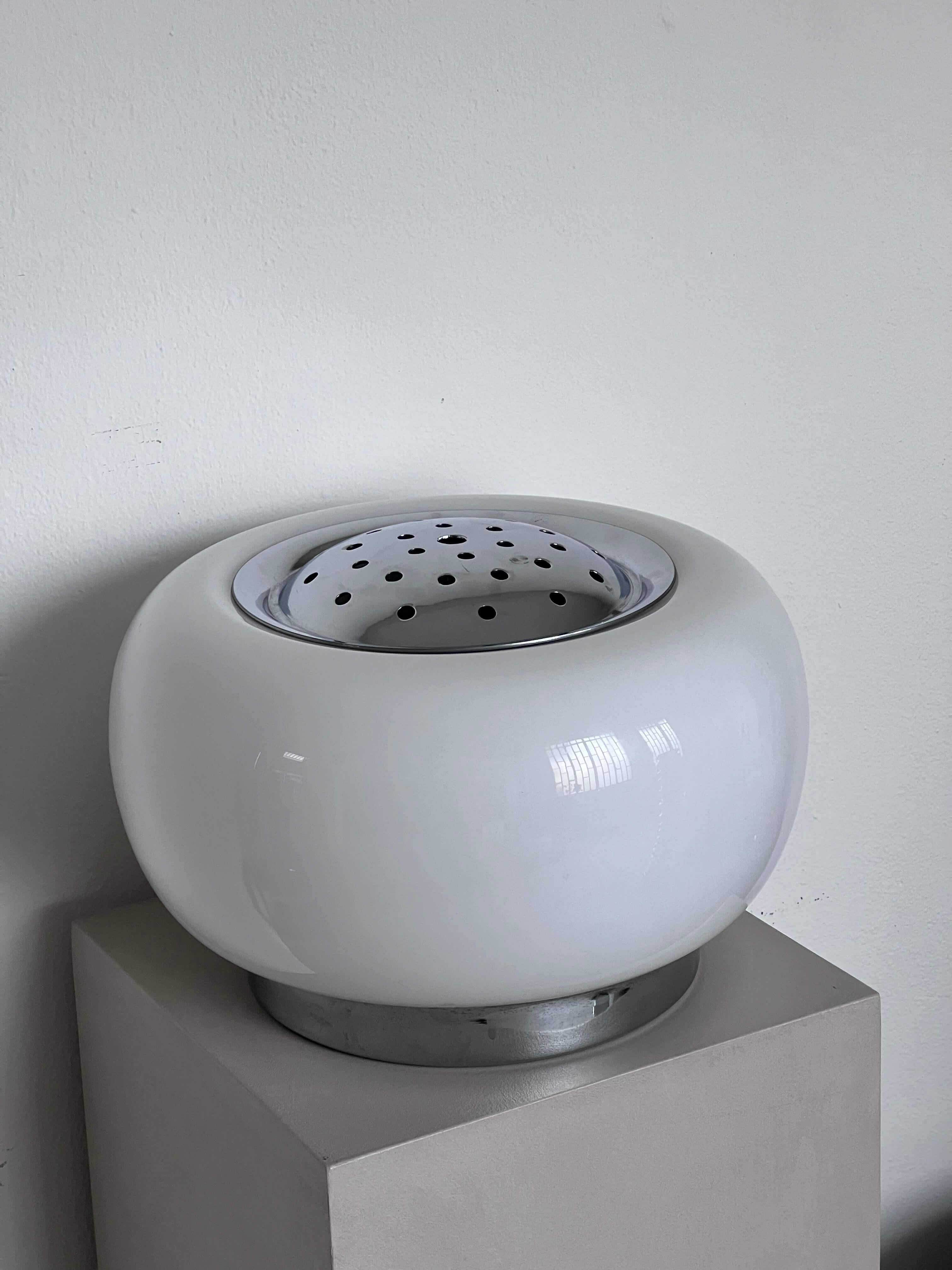 Bigli lampe de table vintage italienne en verre opalin, 1970 Carlo Nason chromé en vente 2