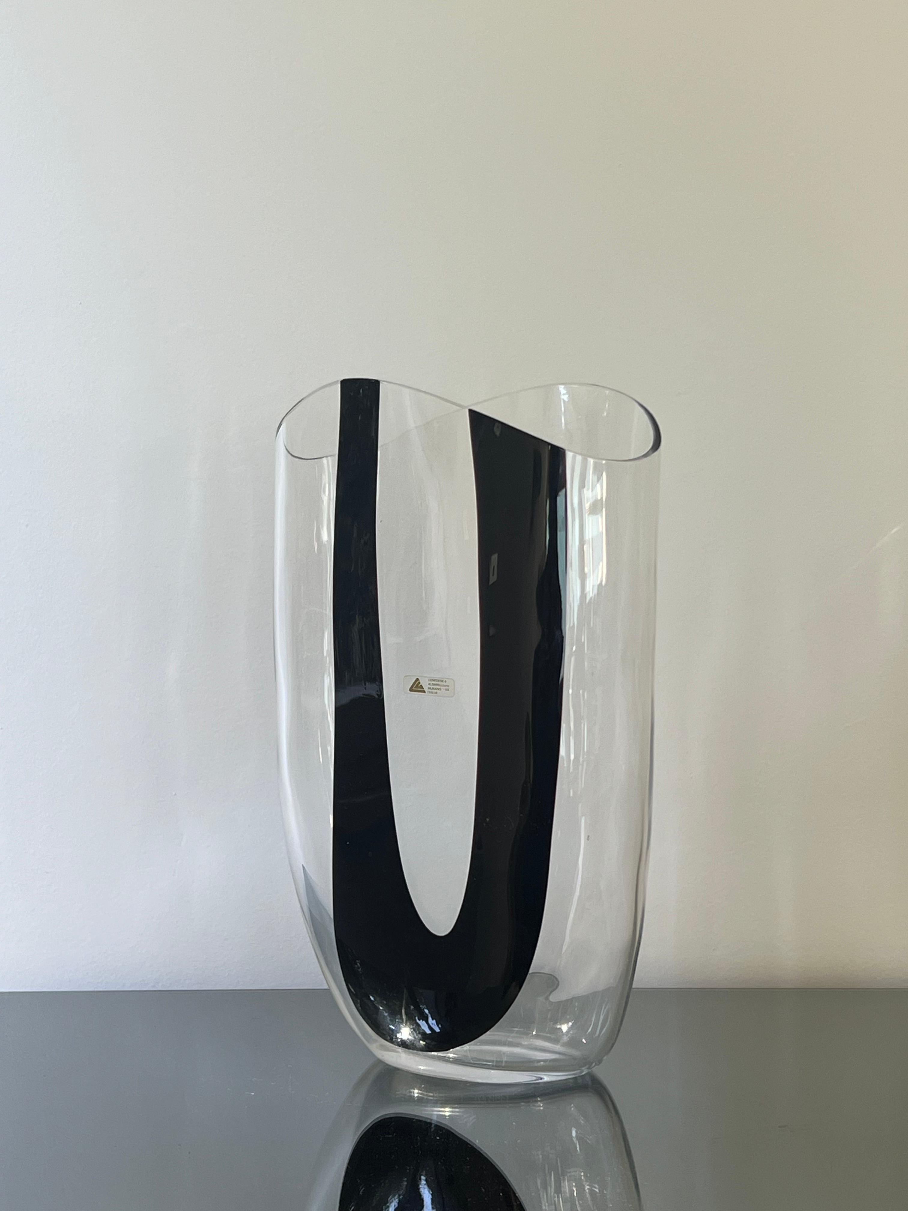 Vaso enorme - Grande vaso decorativo di Murano - Vetro italiano da collezione - Vetro soffiato da Antonio da Ros per Cenedese 

Raro, grande e intramontabile vaso di Murano della rinomata Cenedese & Albarelli, uno dei nomi più importanti dell'arte
