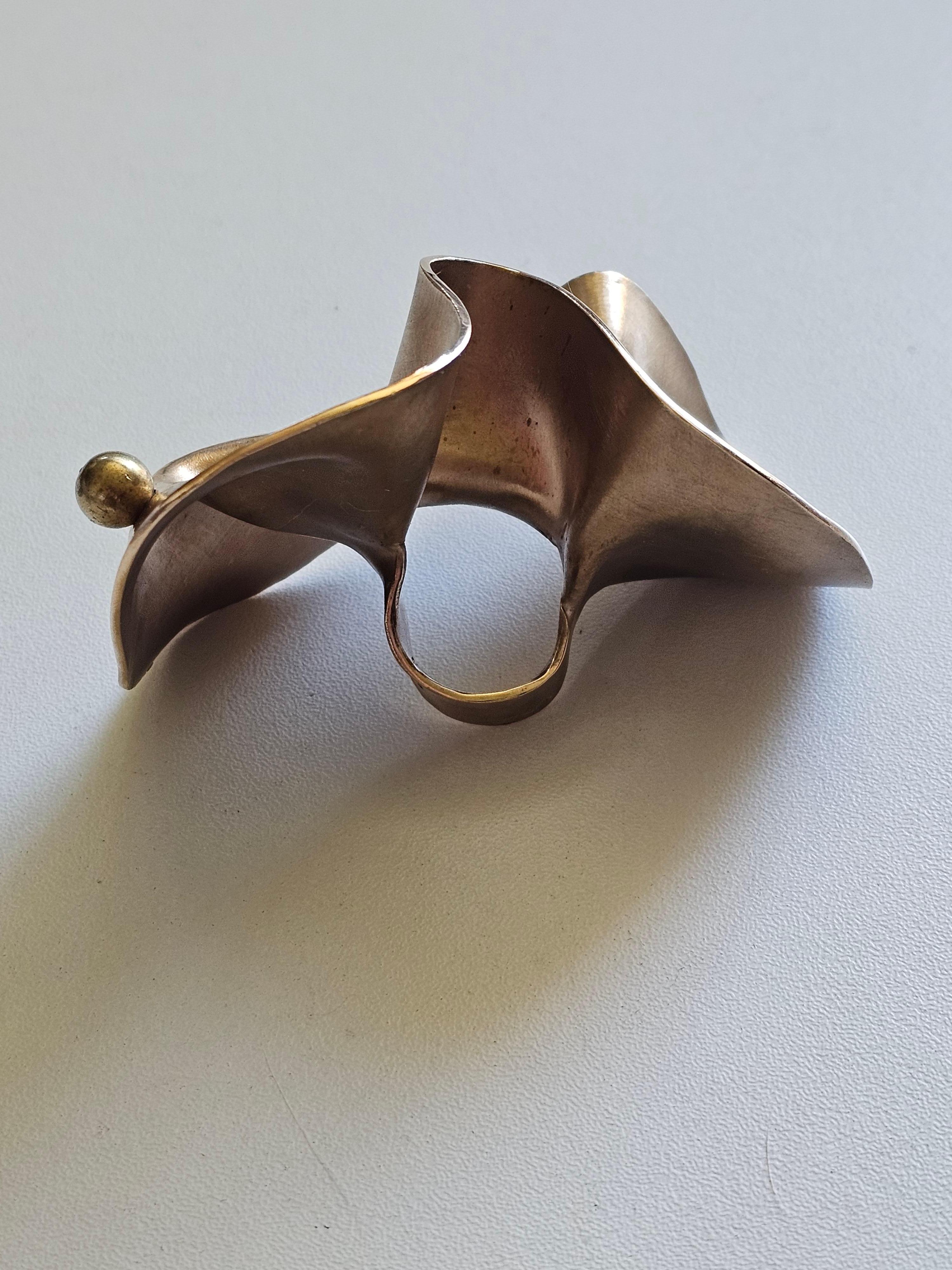Alina Alamorean Big Waterlily Sculptural Contemporary Statement Ring Rose Bronze In New Condition For Sale In Fresnes, IDF