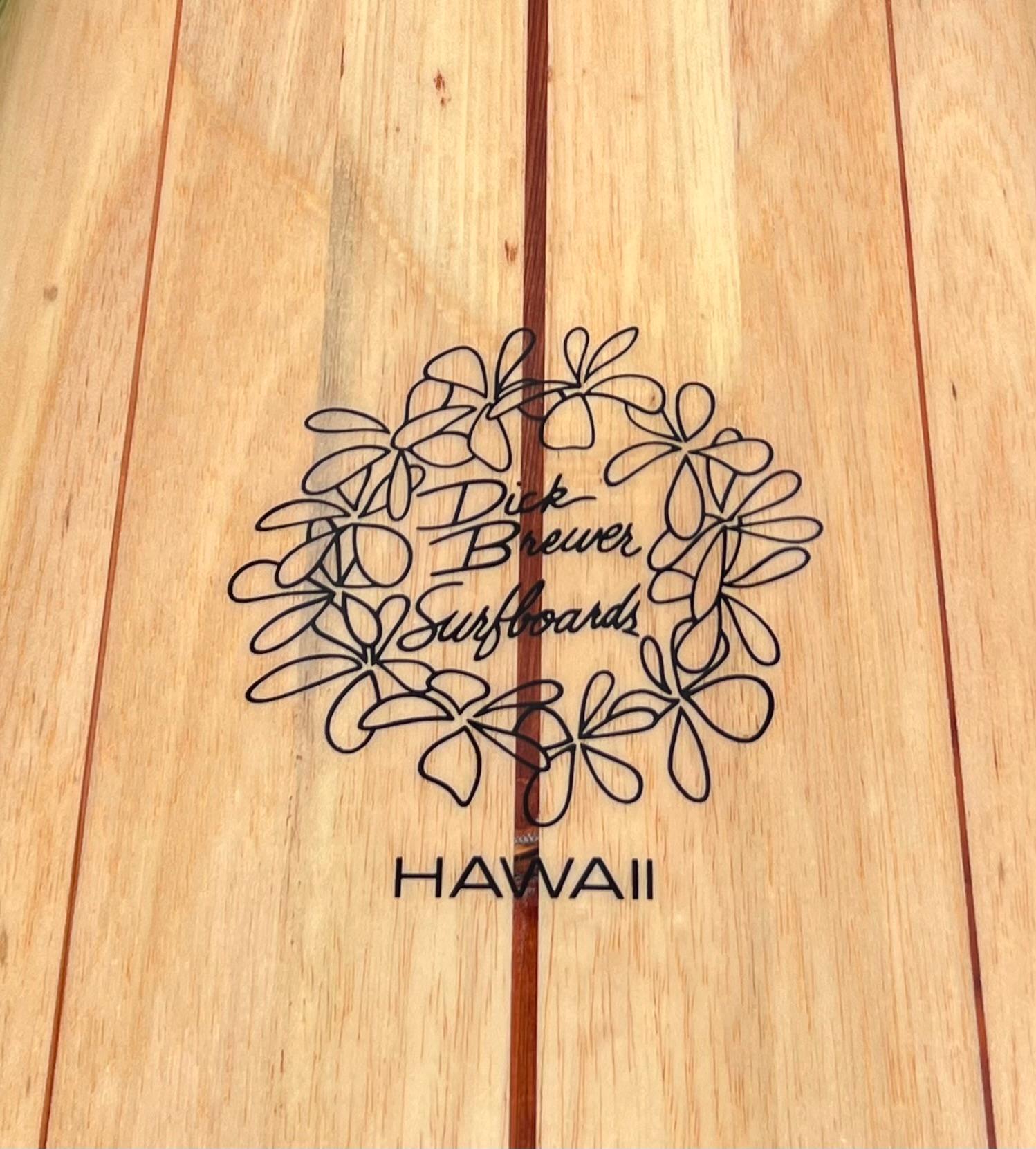 Planche de surf à queue d'aronde en bois de balsawood façonnée par Dick Brewer Bon état - En vente à Haleiwa, HI