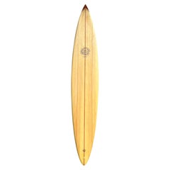 Planche de surf à queue d'aronde en bois de balsawood façonnée par Dick Brewer