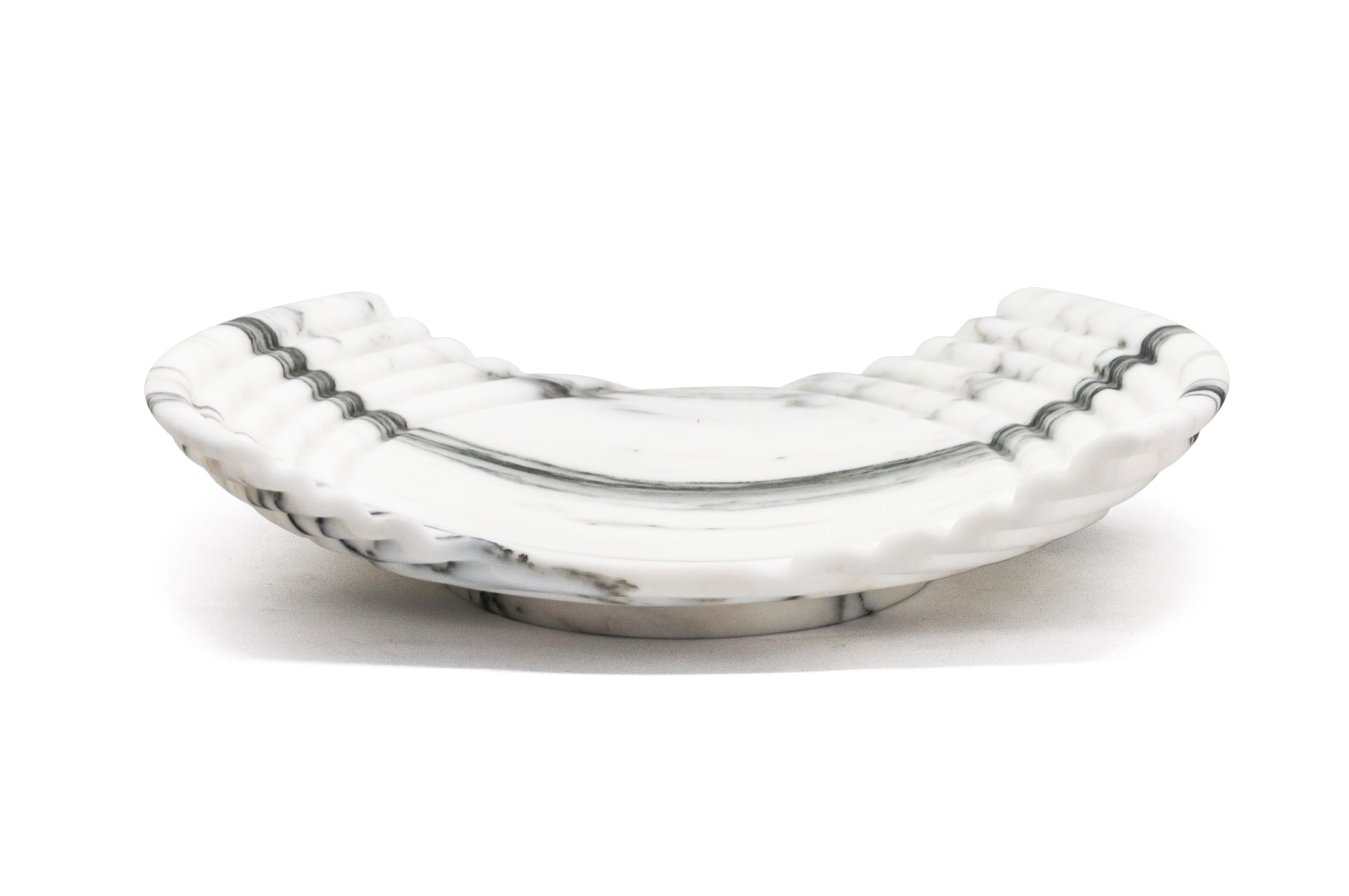 Italian Handmade Big Striped Wave Tray in Arabescato Marble For Sale