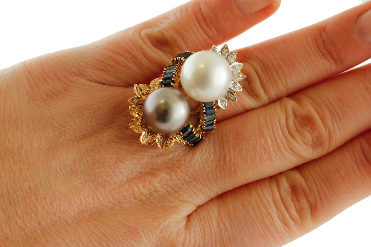 Big White and Grey Pearls Diamonds Sapphires, 14Kt White, Rose, Yellow Gold Ring In Good Condition For Sale In Marcianise, Marcianise (CE)