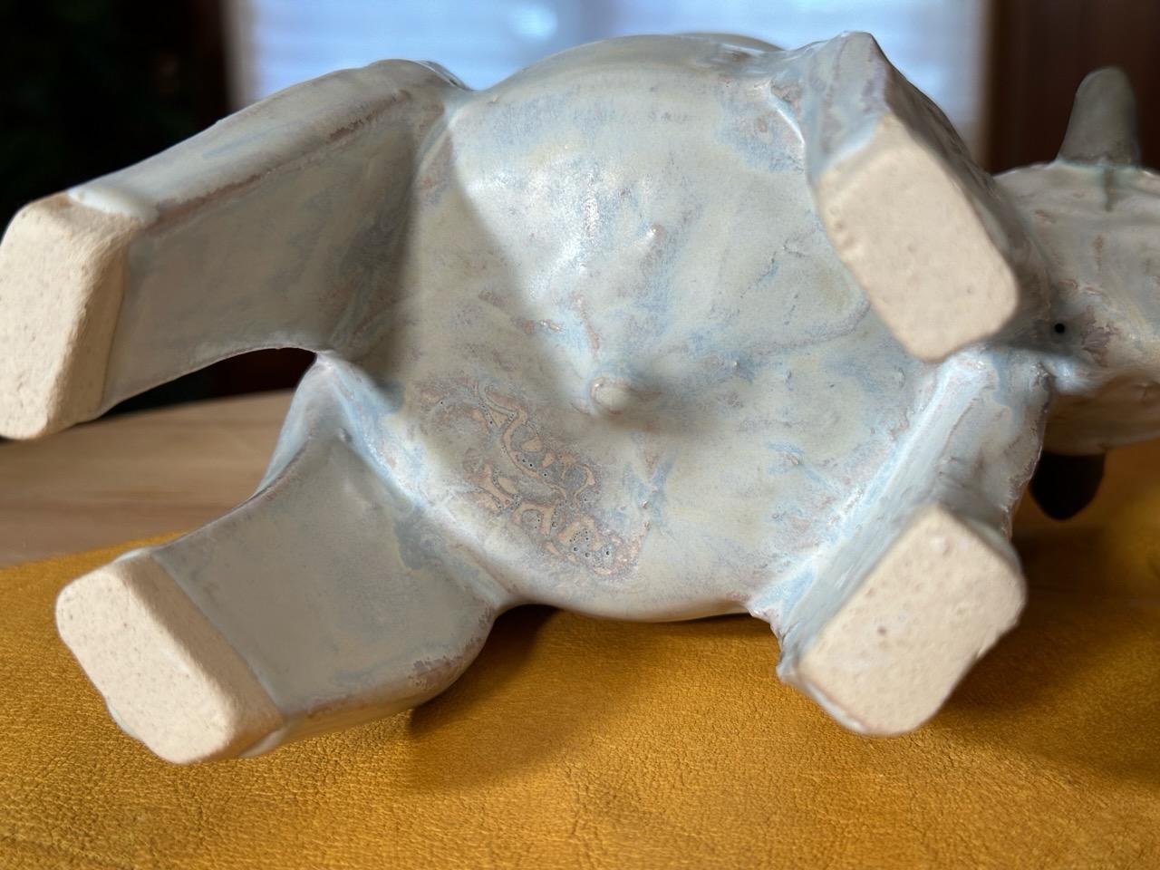 Vase Big White Bison (Tatanka) Céramique (Whiting) Grès, émail blanc mat en vente 8