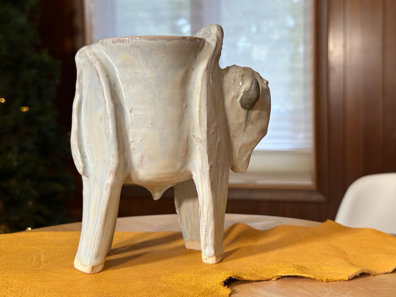 Vase Big White Bison (Tatanka) Céramique (Whiting) Grès, émail blanc mat en vente 2