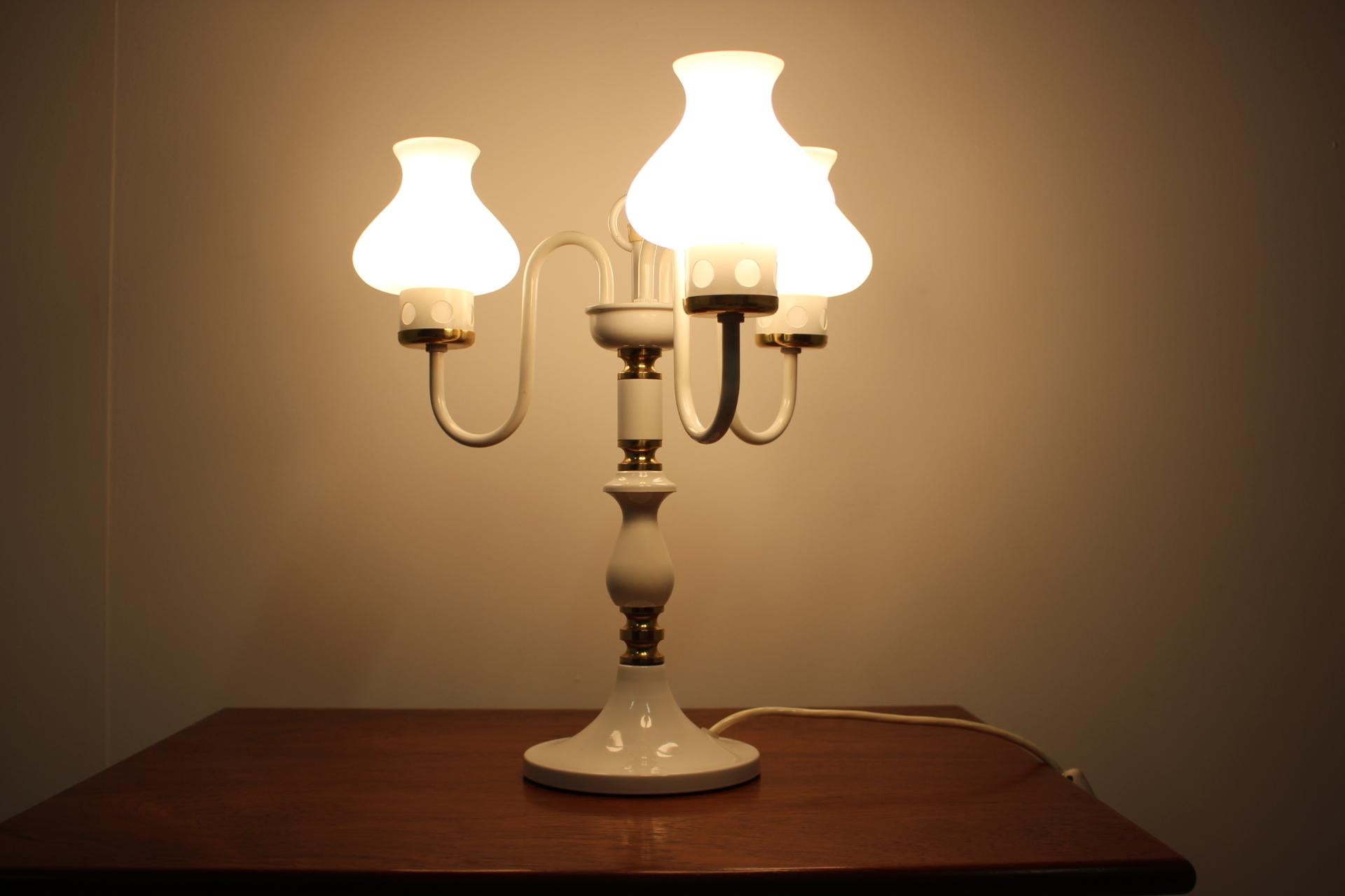 Fin du 20e siècle Grande lampe de table blanche:: Drukov:: 1970 en vente