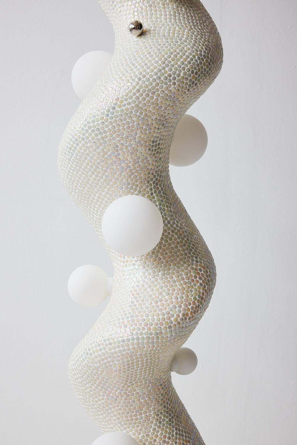Big Wiggle Skulpturale Stehlampe (Mosaik) im Angebot