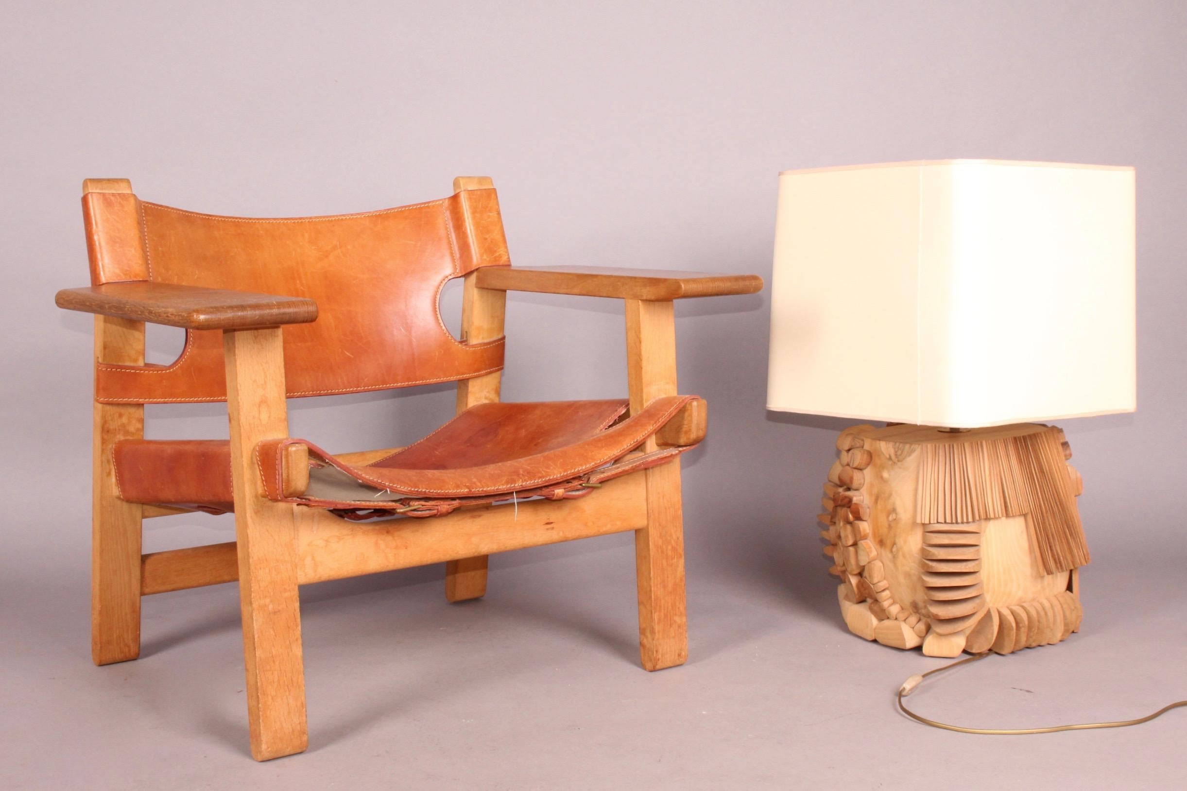 Big Wood Sculpture Table Lamp 1