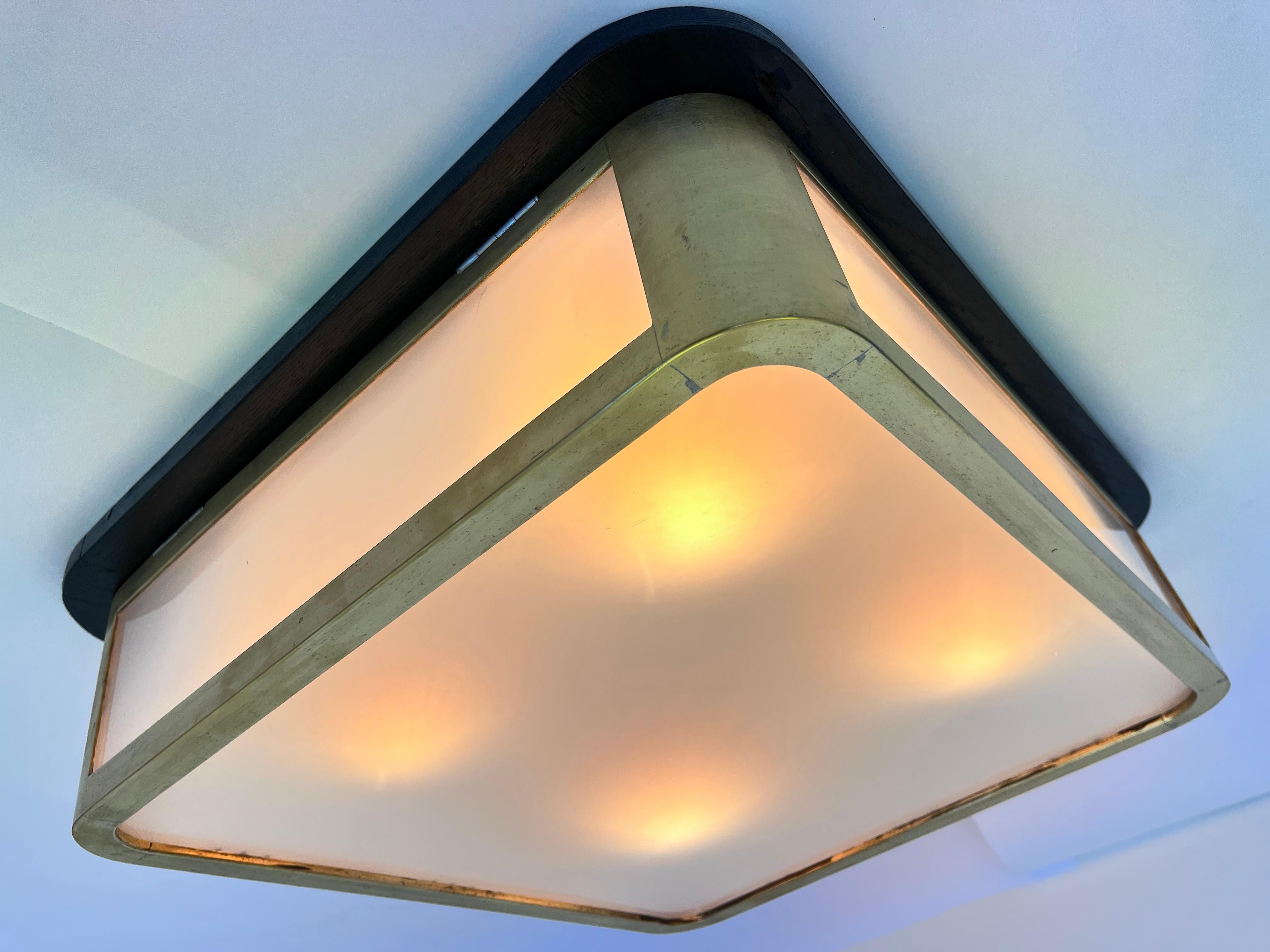 Gran lámpara de techo o pared XXL de latón y cristal Bauhaus, años 40 Checo en venta