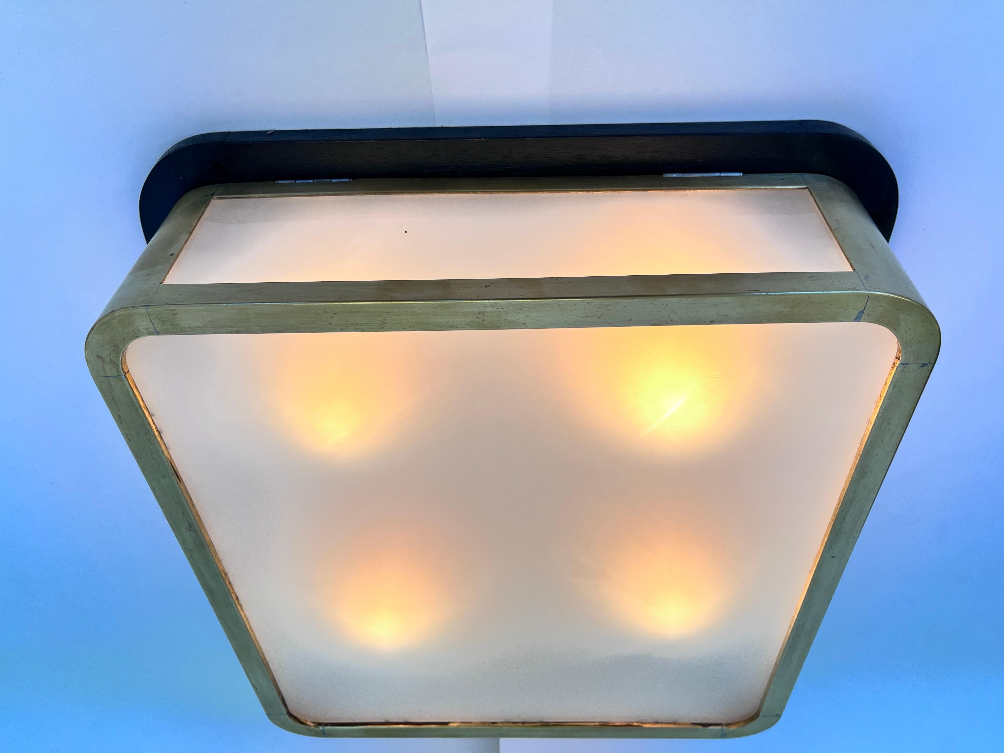 Gran lámpara de techo o pared XXL de latón y cristal Bauhaus, años 40 Metal en venta