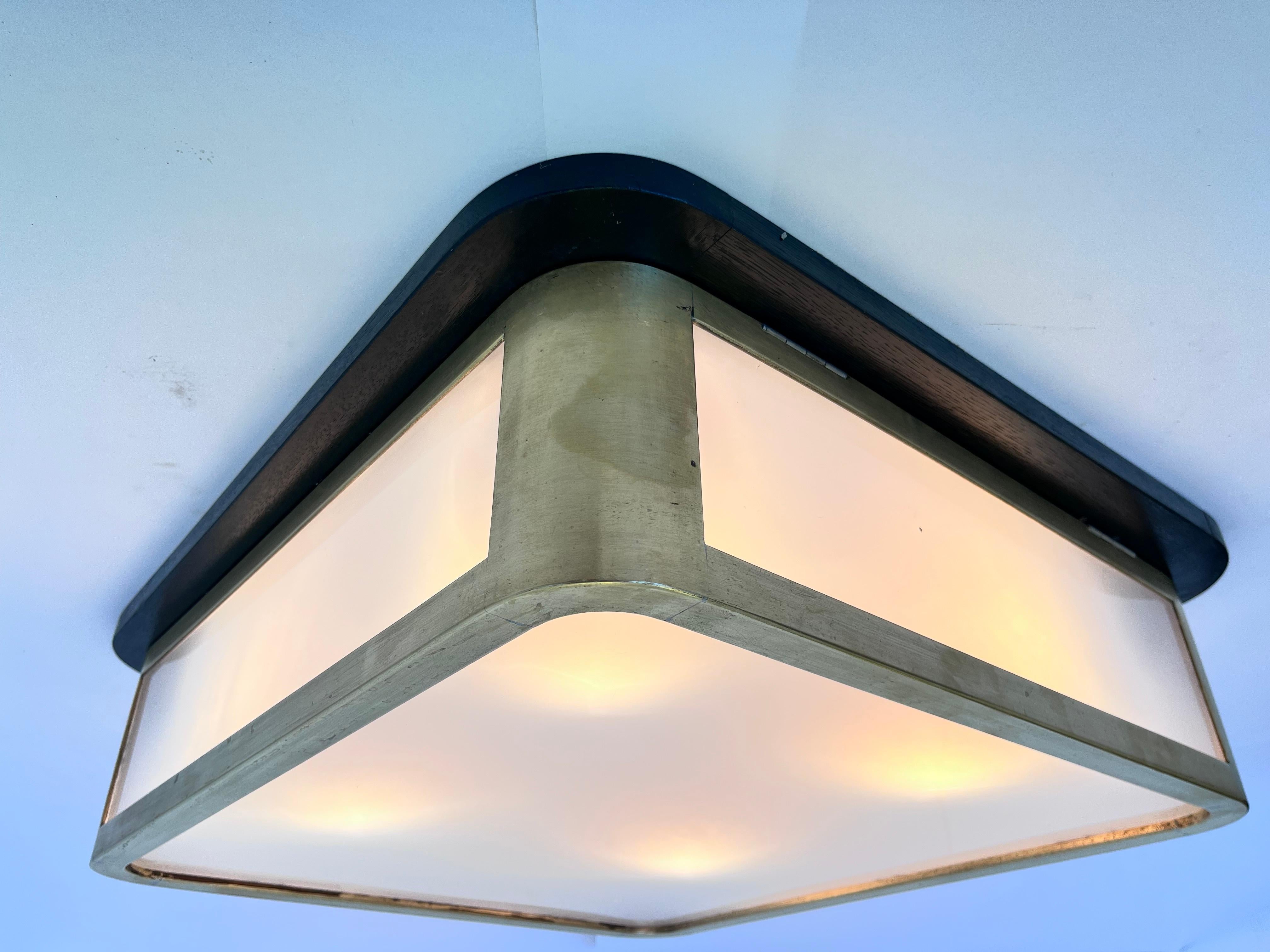 Gran lámpara de techo o pared XXL de latón y cristal Bauhaus, años 40 en venta 1