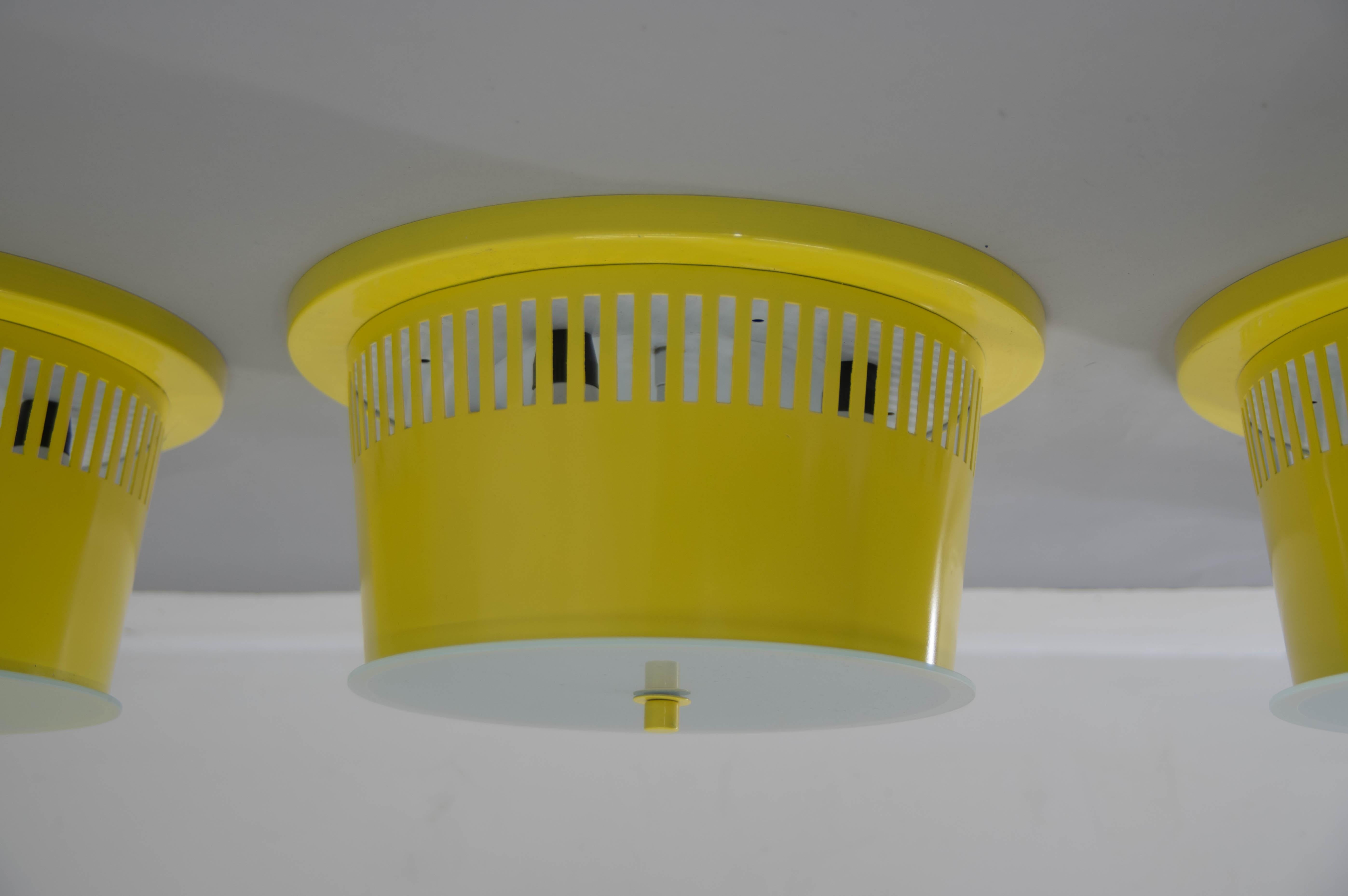 Große gelbe Einbaubeleuchtung, 1960er Jahre, 4 Stücke verfügbar, restauriert im Angebot 1