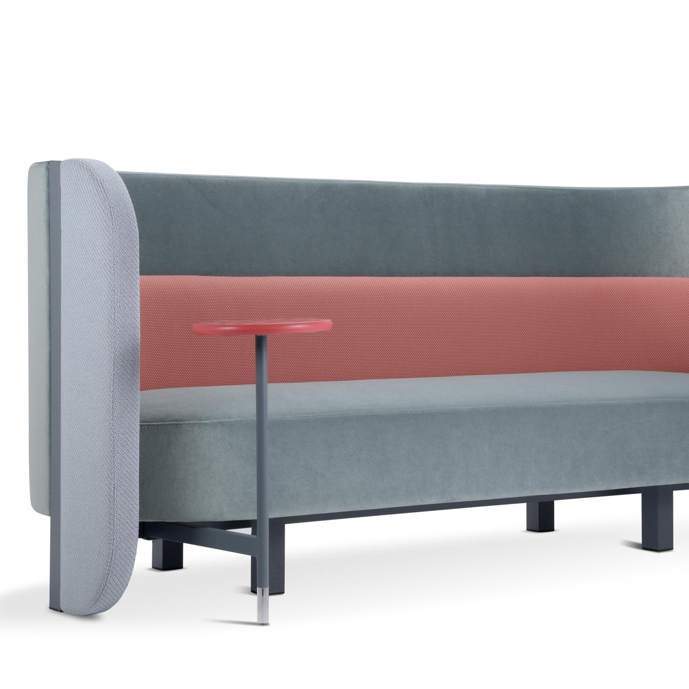 Multifunctional sofa that allows you to relax or work due to the practical little table and the USB ports for your mobile devices. The enveloping shape, characterized by two wings that close in and protect, is supported by a load-bearing frame in