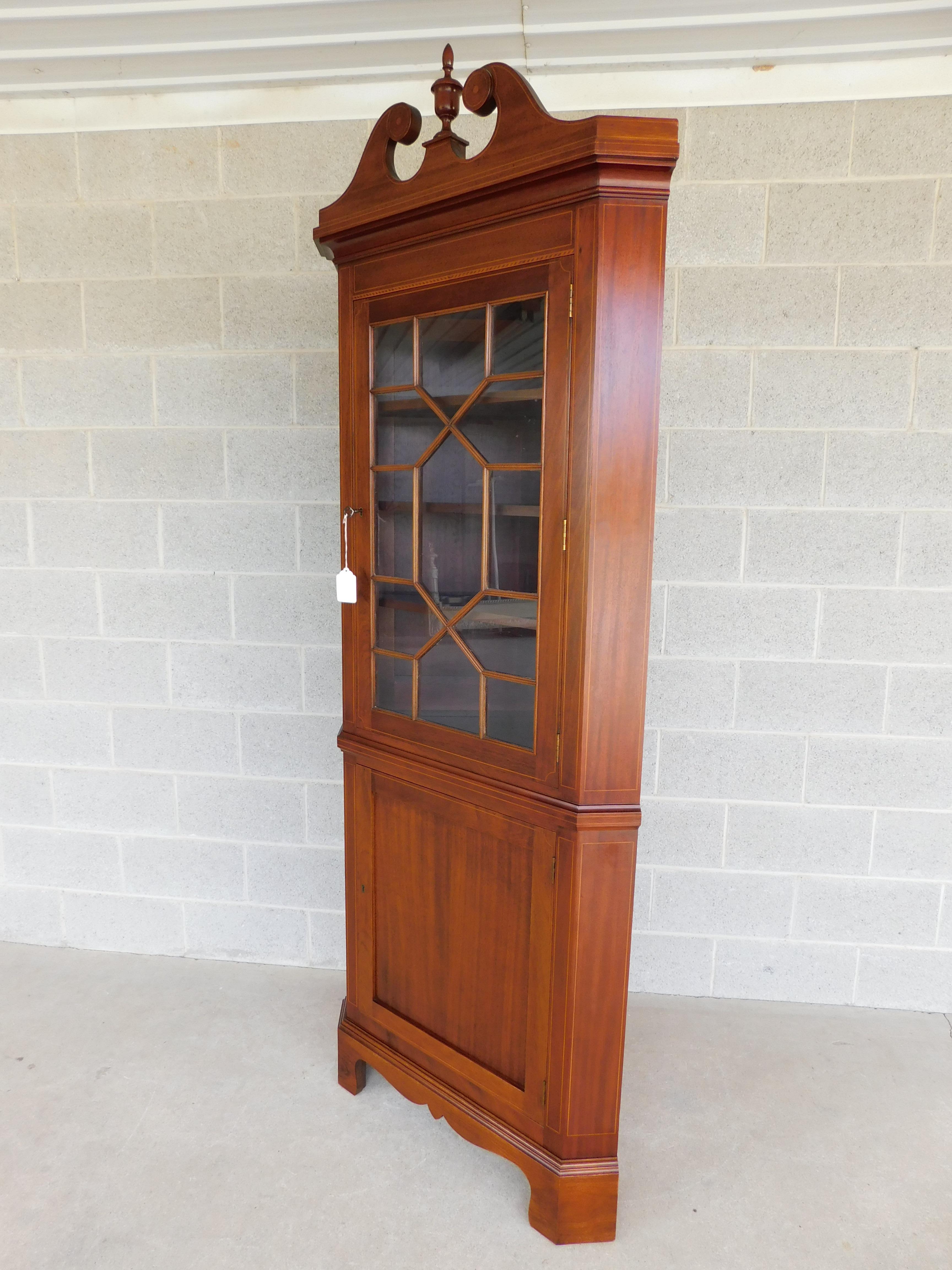 Biggs Furniture Federal Style Mahagoni-Eckschrank mit Bändern und kleinem Eckschrank im Zustand „Gut“ im Angebot in Parkesburg, PA