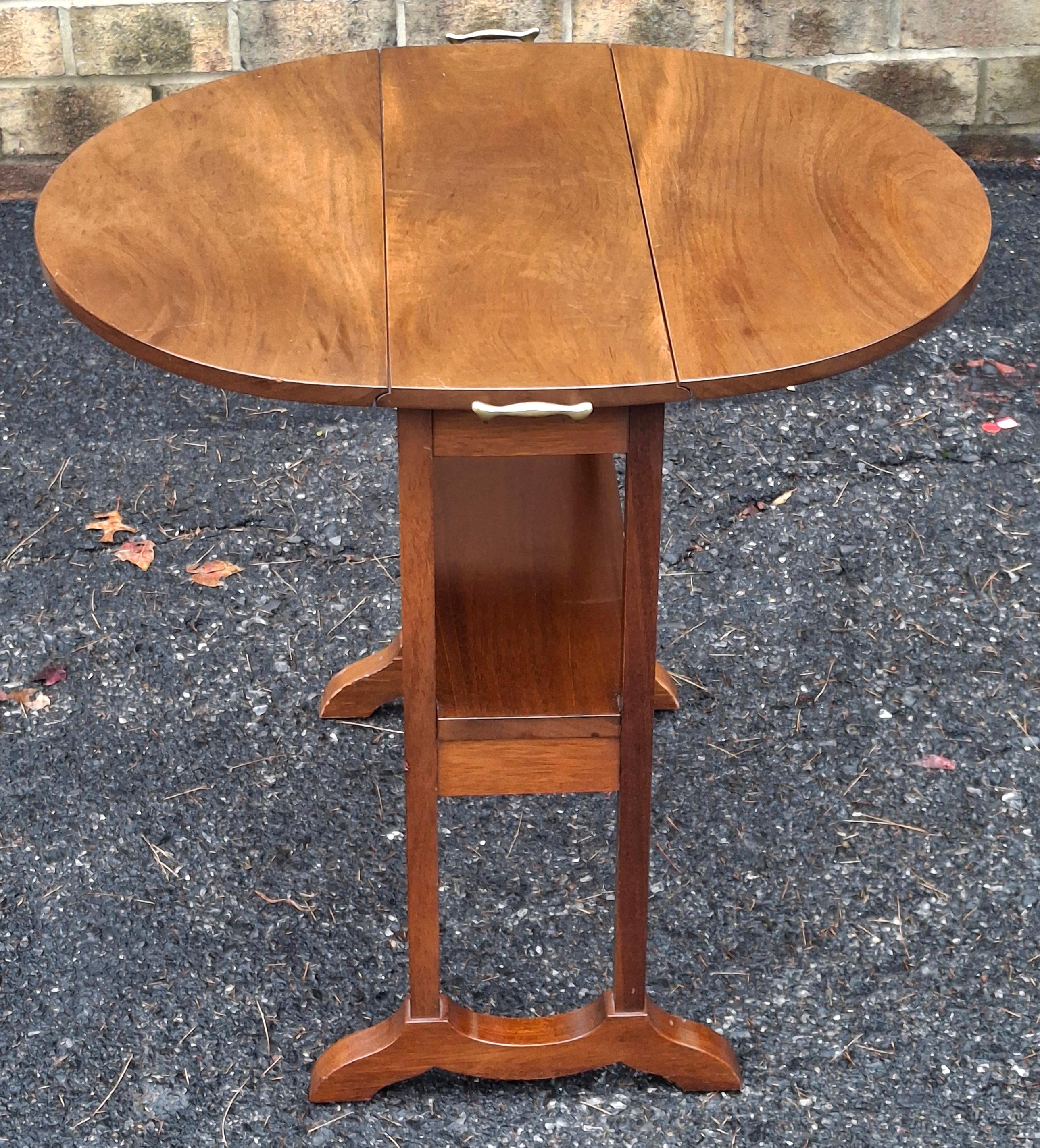 Biggs Furniture Table à feuilles tombantes en acajou de style Regency en vente 4