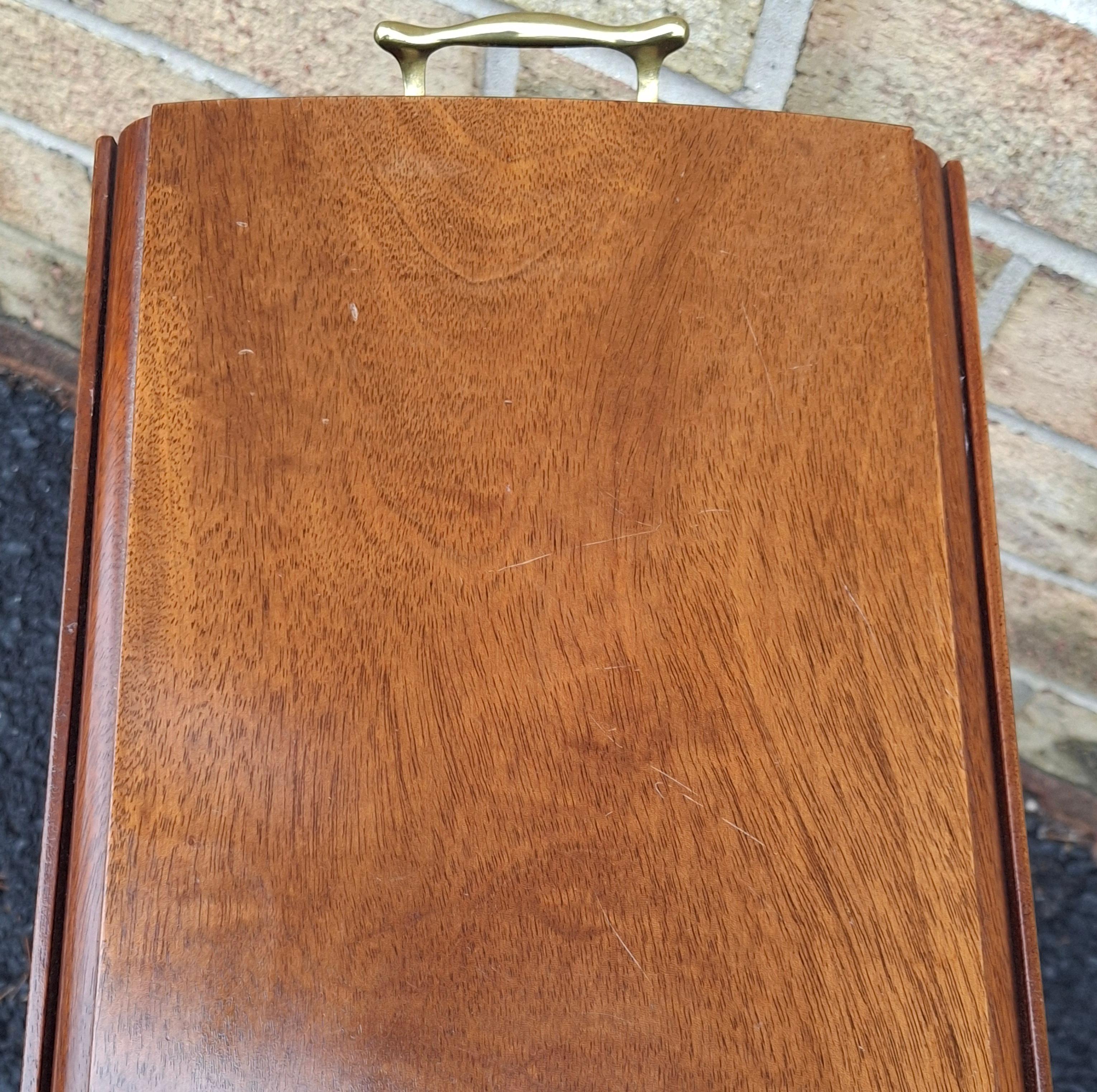 Américain Biggs Furniture Table à feuilles tombantes en acajou de style Regency en vente