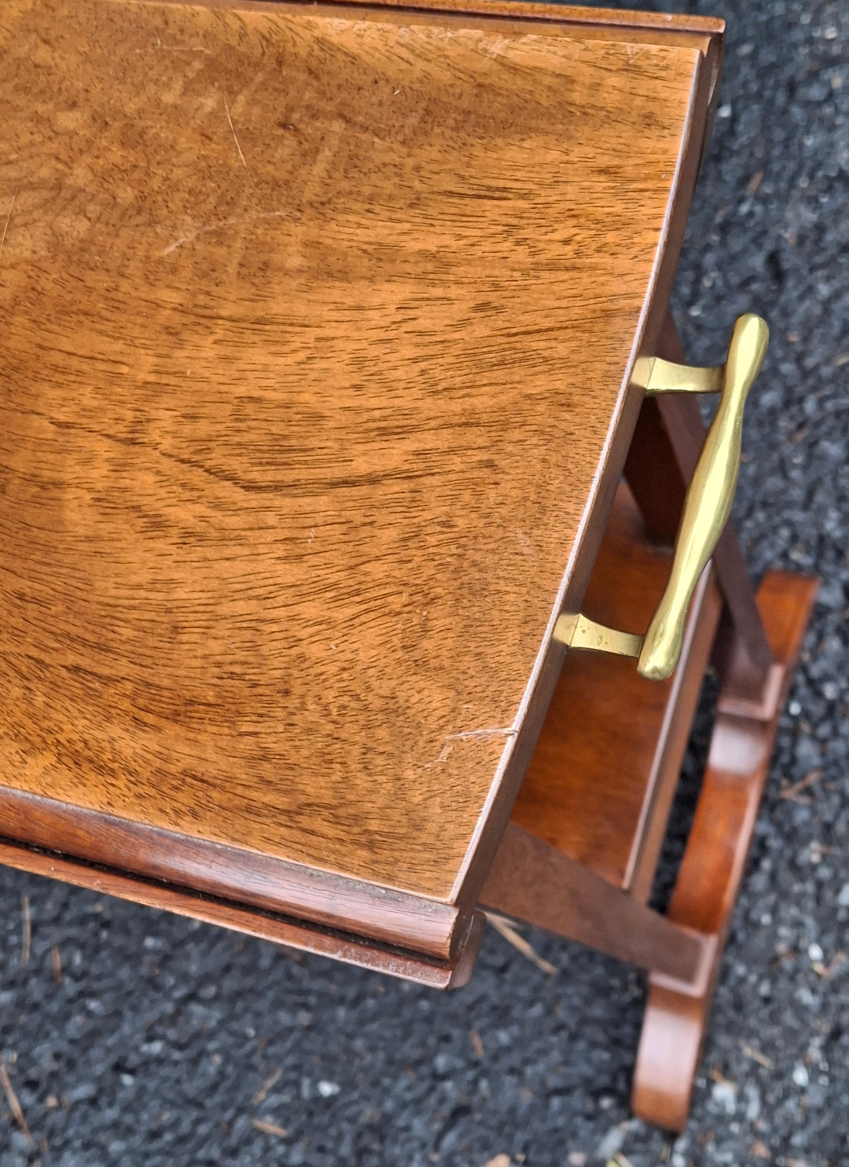 Autre Biggs Furniture Table à feuilles tombantes en acajou de style Regency en vente