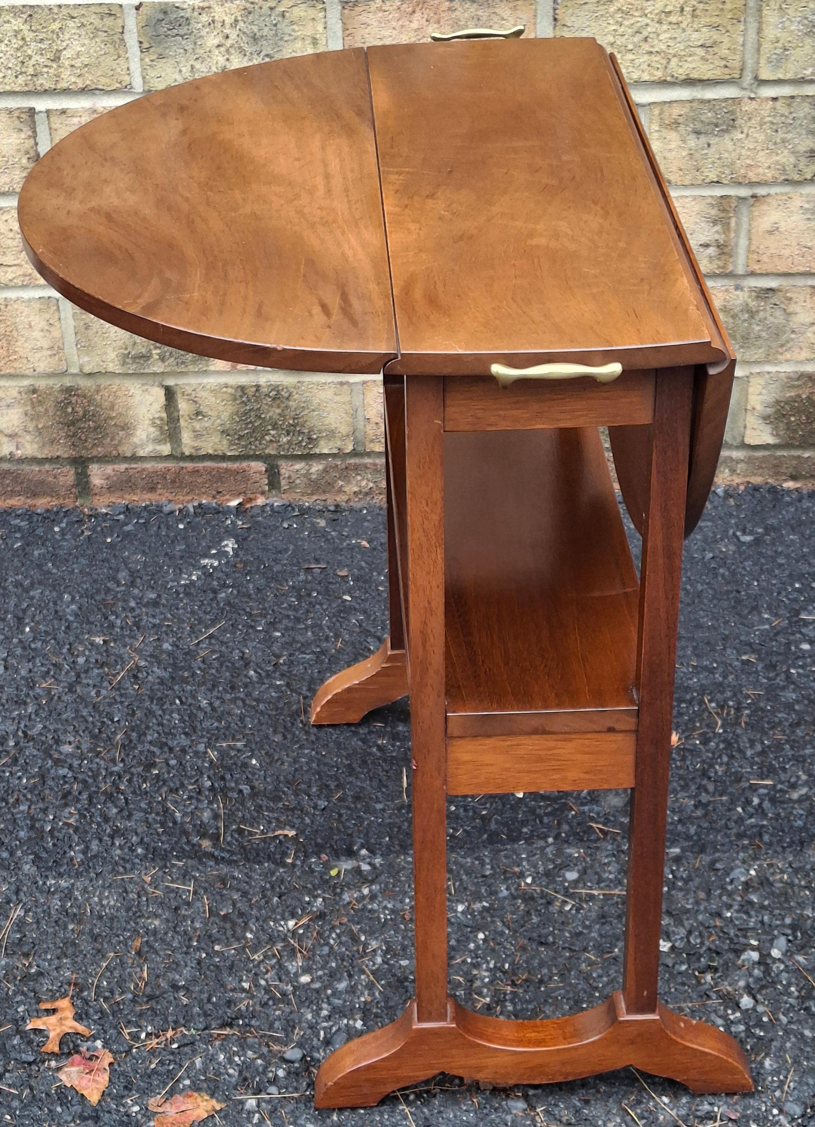 Biggs Furniture Table à feuilles tombantes en acajou de style Regency Bon état - En vente à Germantown, MD