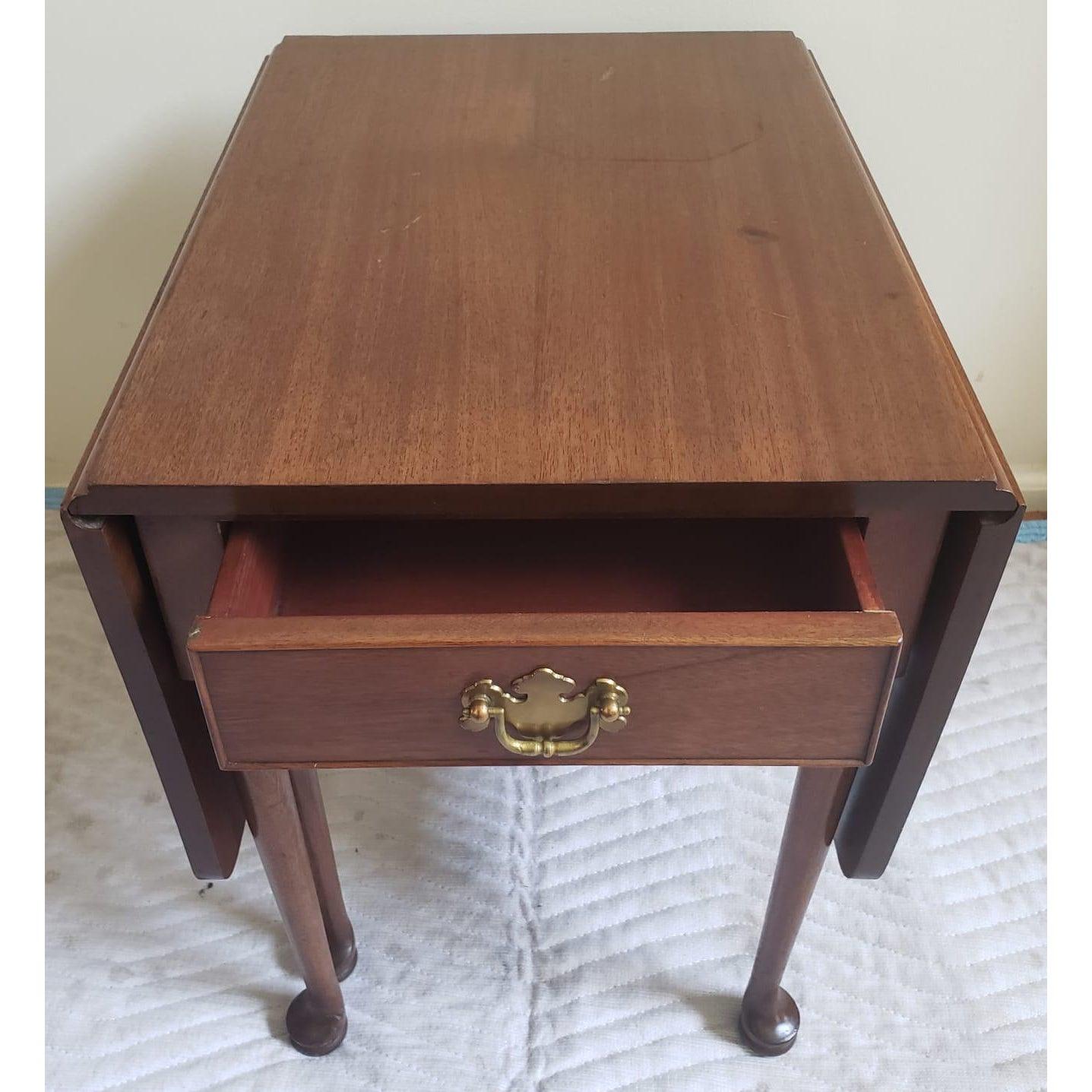 North American Biggs Kittinger Chippendale Mahogany Drop Leaf Table For Sale