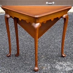 Biggs Queen Anne Mahogany Gate Leg Drop Leaf Napkin Side Table