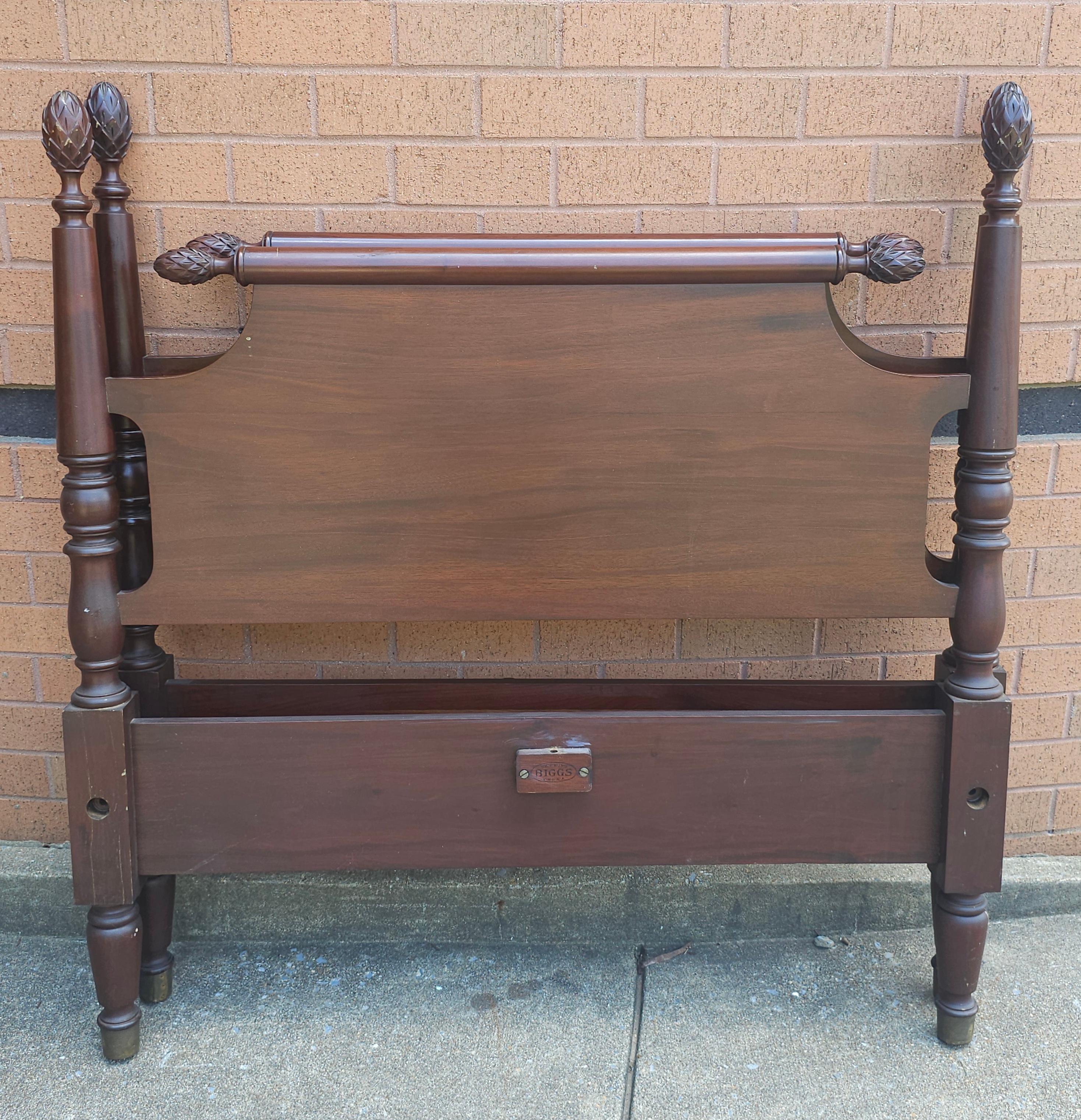 Biggs Virginia Mahogany Pineapple 3/4 Twin Beds, Pair For Sale 5