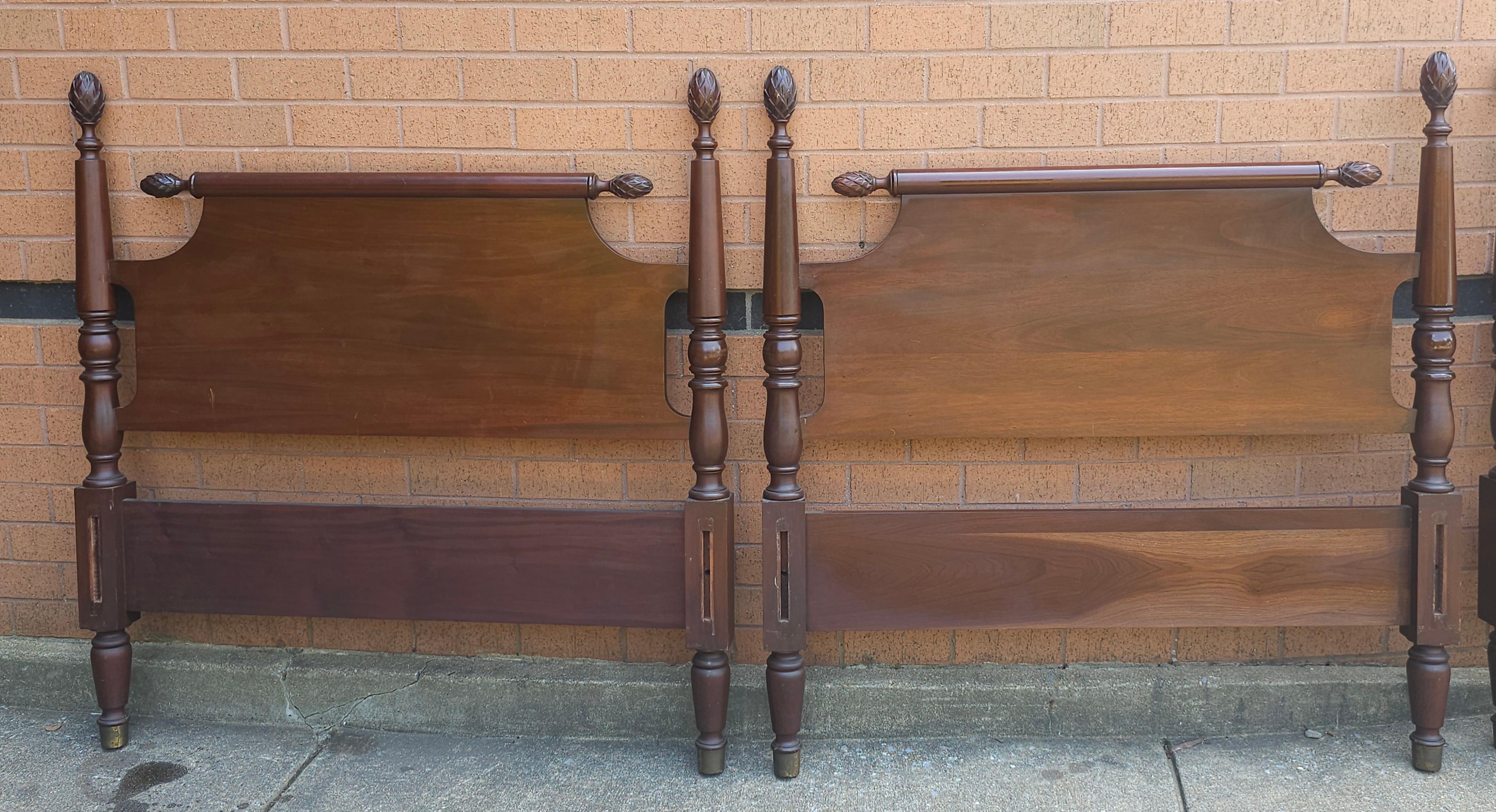 20th Century Biggs Virginia Mahogany Pineapple 3/4 Twin Beds, Pair For Sale