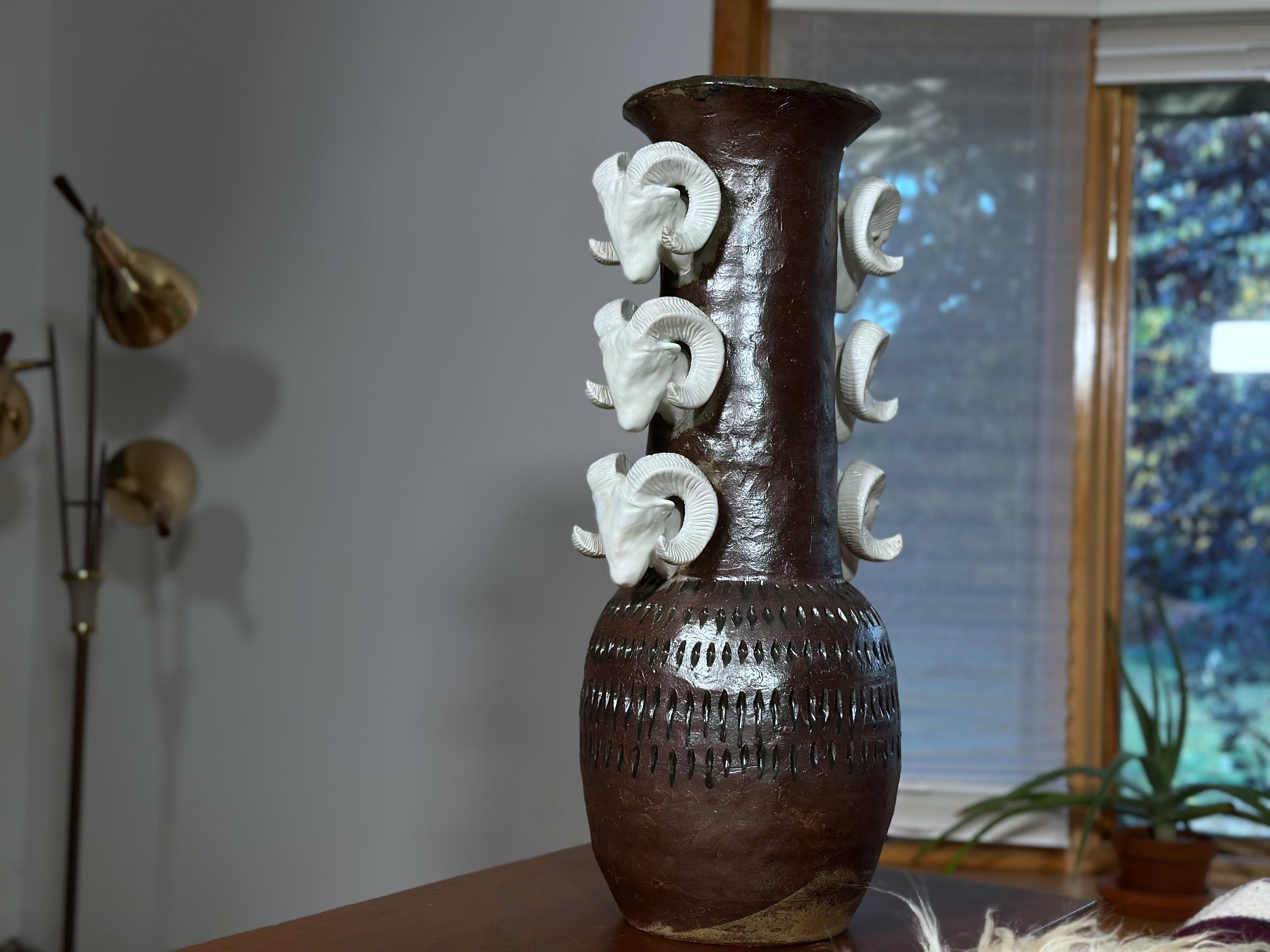 Artisanat BigHorn Sheep Big Vase Ceramic (Yellowstone) Grès, Porcelaine en vente