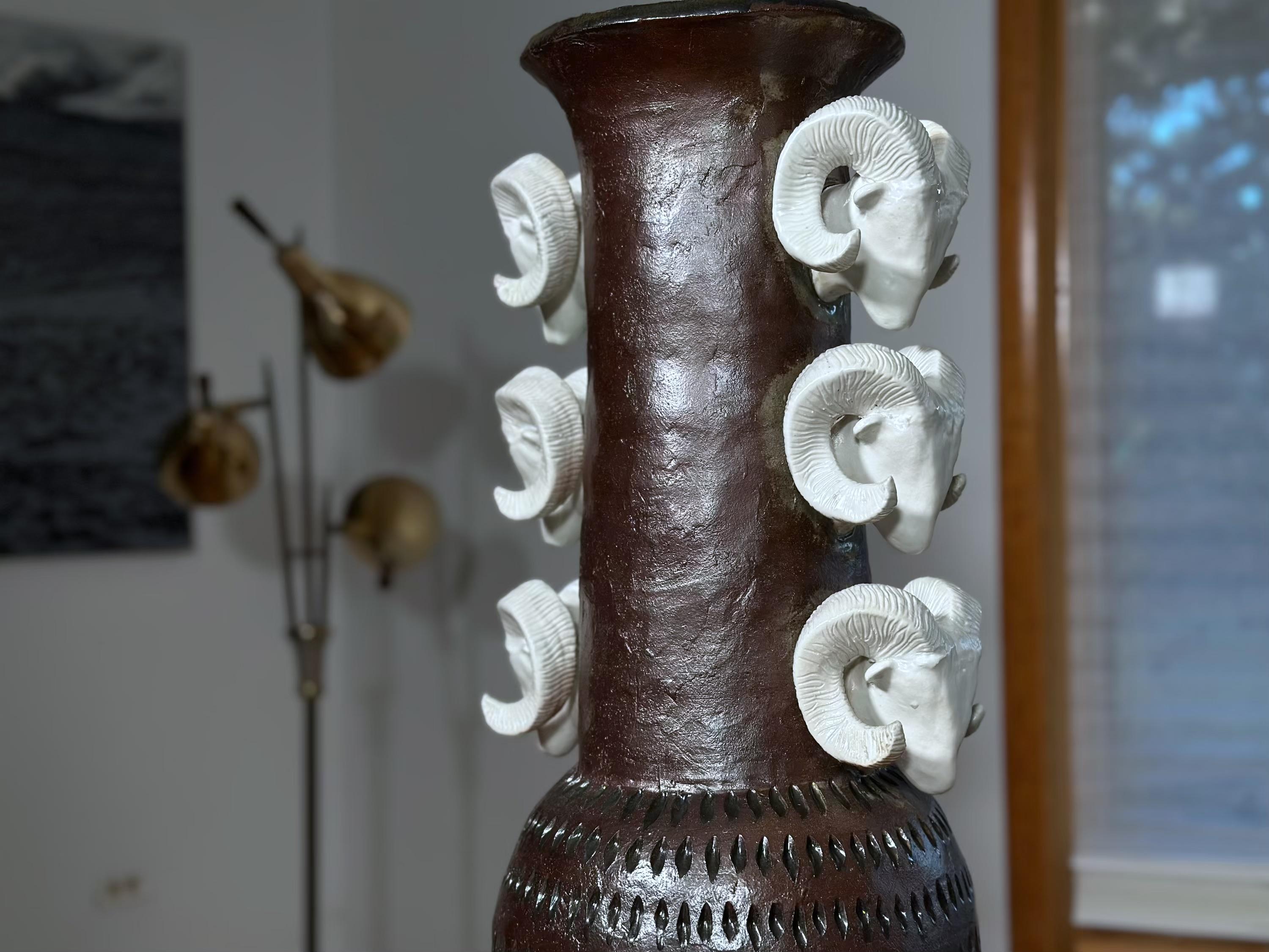 Cuit BigHorn Sheep Big Vase Ceramic (Yellowstone) Grès, Porcelaine en vente