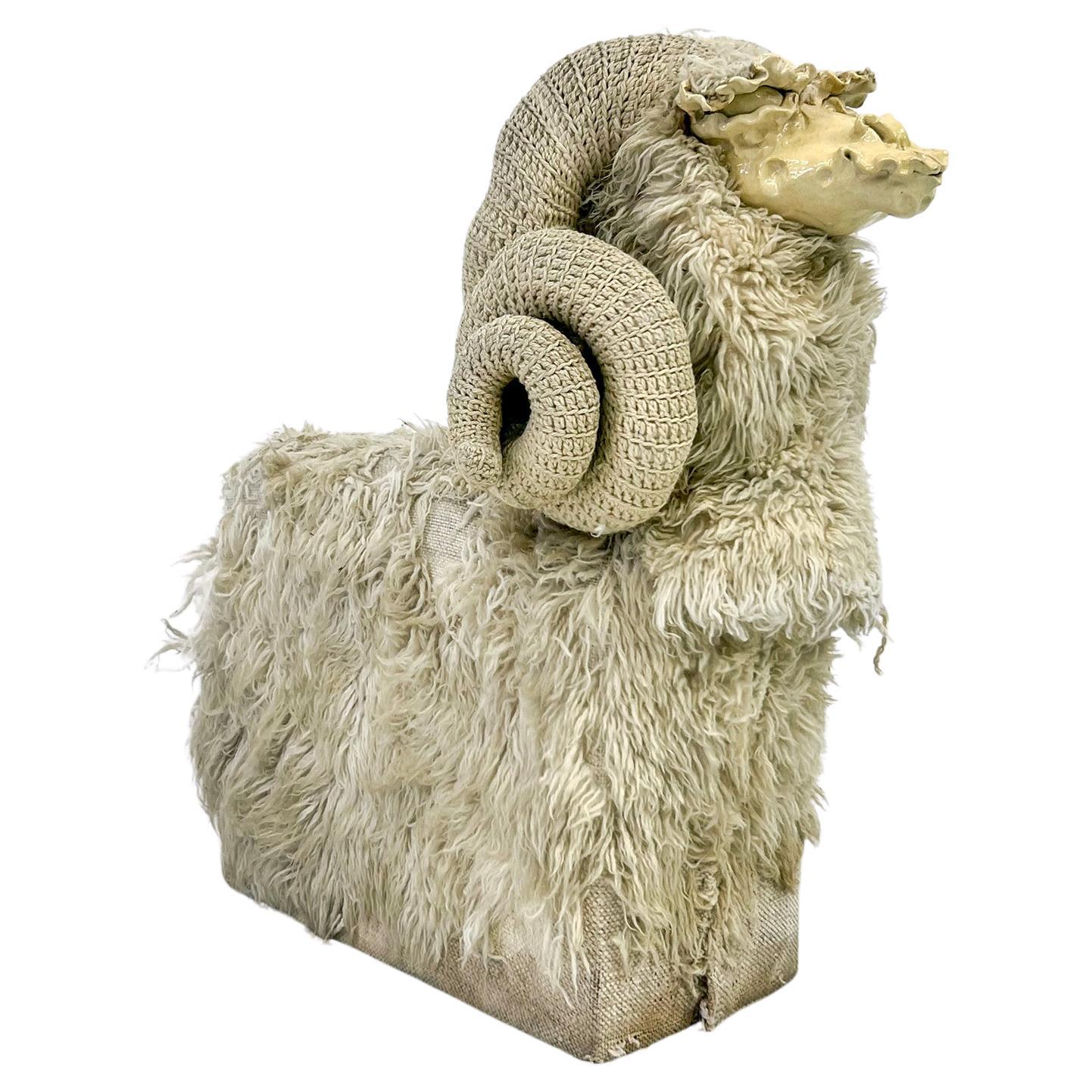 Banc de sculpture de moutons d'aubépine d'Edna Cataldo