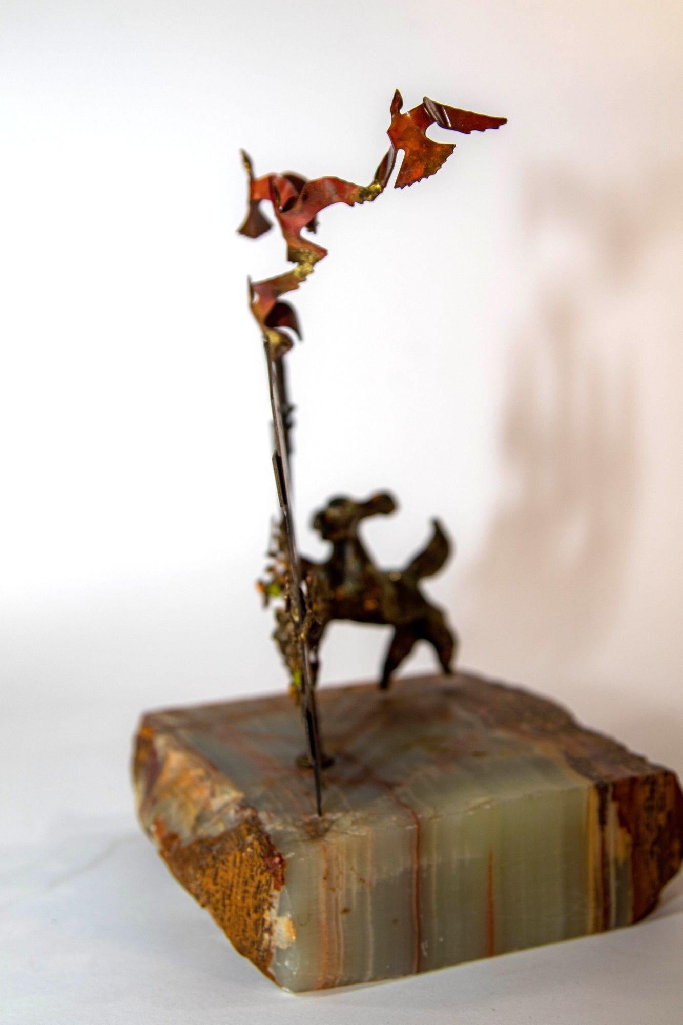 Scultura in metallo Bijan Cane con uccelli all'inseguimento Rame e ottone su base di pietra in vendita 4