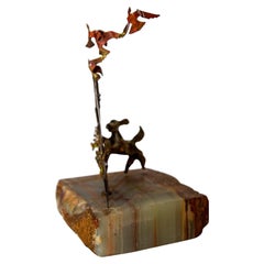 Sculpture BIJAN avec chien et oiseaux à la poursuite du cuivre et du laiton sur base en pierre
