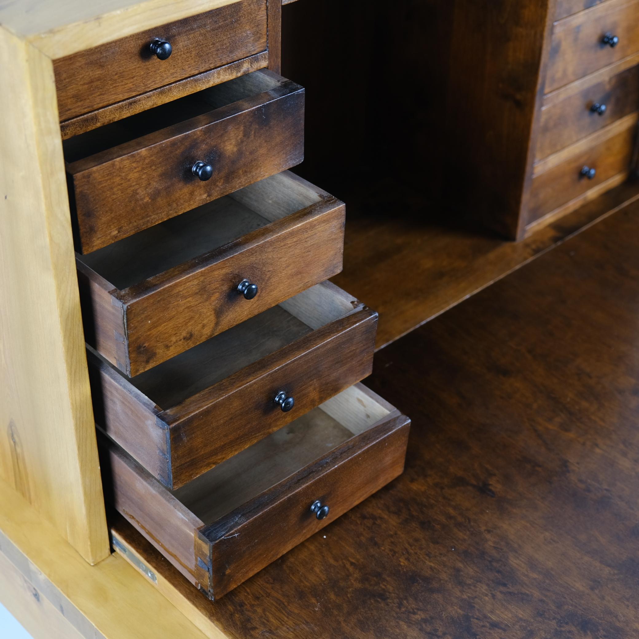 Bijou Funktionalistischer klappbarer Sekretär im finnischen Design, geflammte Birke, 1940er Jahre im Angebot 5