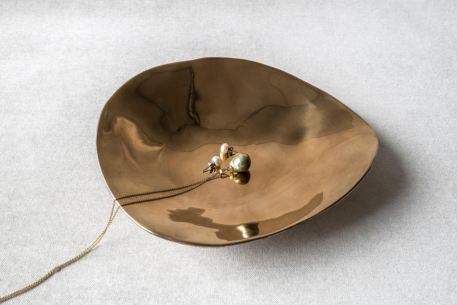 Bijoux Bowl / Conversation Piece / Handcasted Solid Bronze Tray In New Condition For Sale In Amsterdam, NL