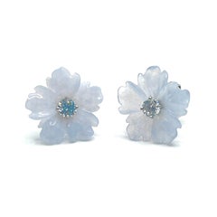 Bijoux Num 14mm Carved Chalcedony Flower Earrings