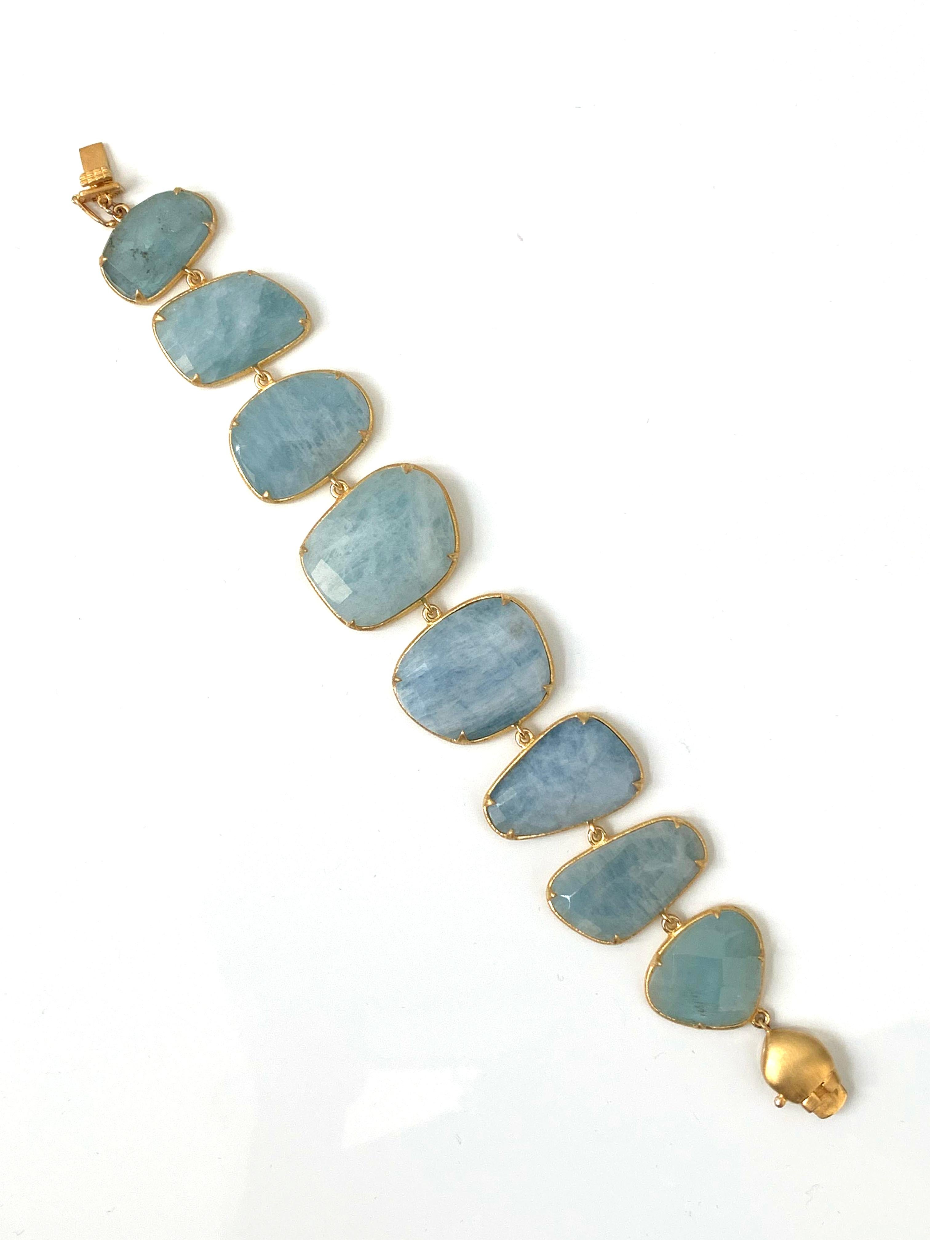 Beautiful Aquamarine Link Bracelet. 

The bracelet features 8 unique fancy-shape milky aquamarines with highly skill artisan work. The aquamarines are individually hand set in its own bezel setting (bench work) with streaking etching technique on