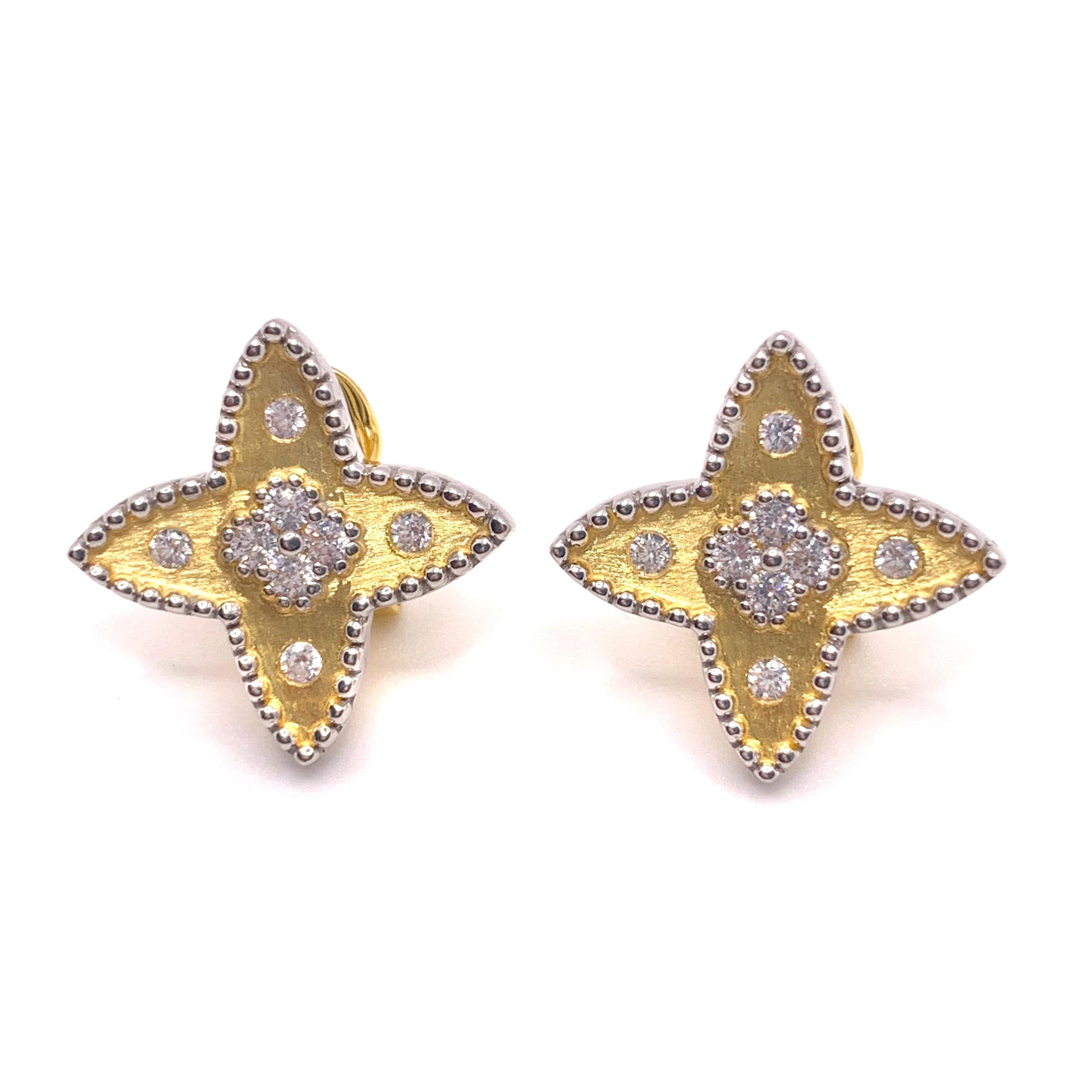 Bijoux Num clover pattern star shape vermeil earrings

These beautiful pair of earrings feature 16pcs of round simulated diamond handset in 18k yellow gold vermeil sterling silver with brush satin matte finish. Straight post with omega clip back