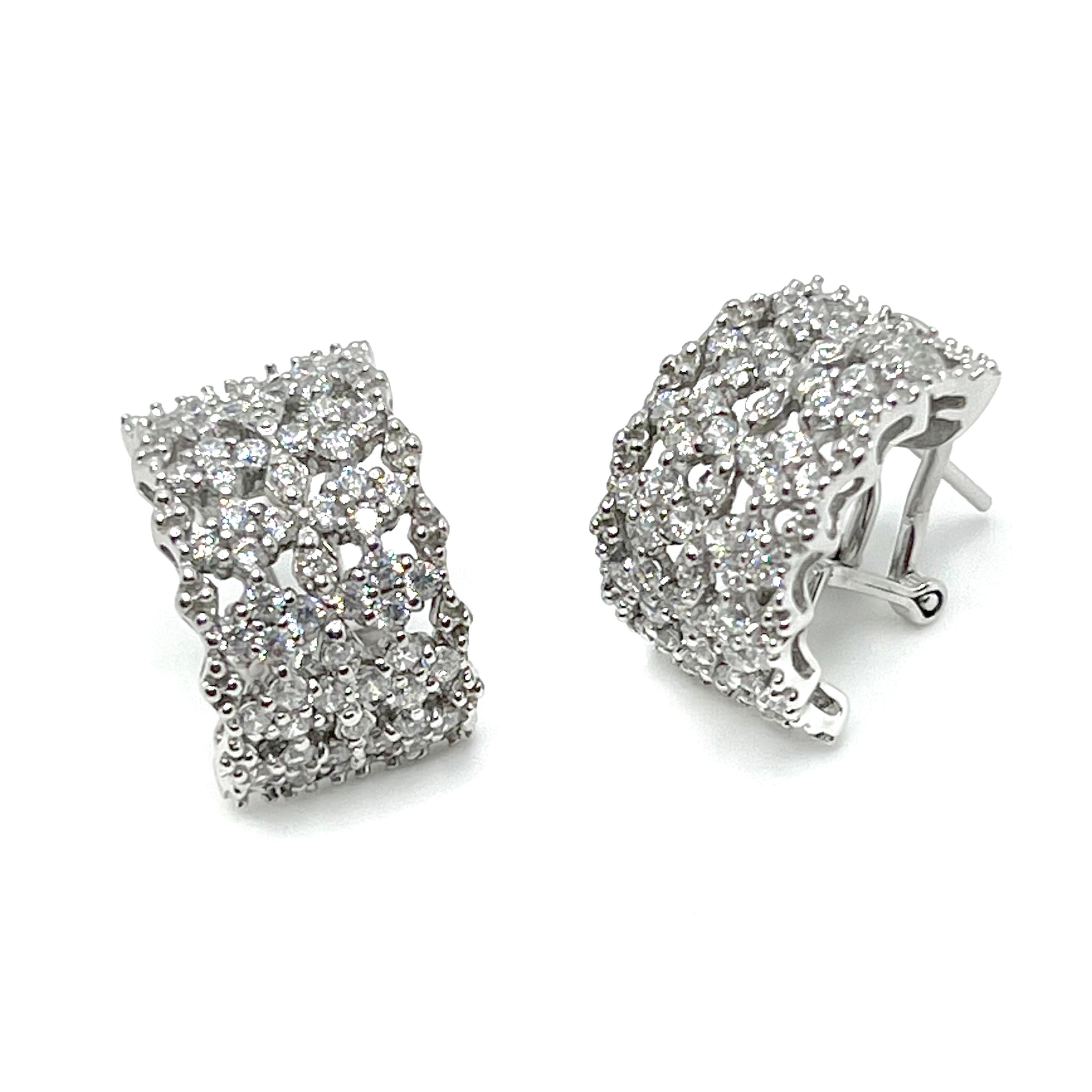 Contemporary Bijoux Num Diamond-Pattern Half Hoop Sterling Silver Earrings For Sale