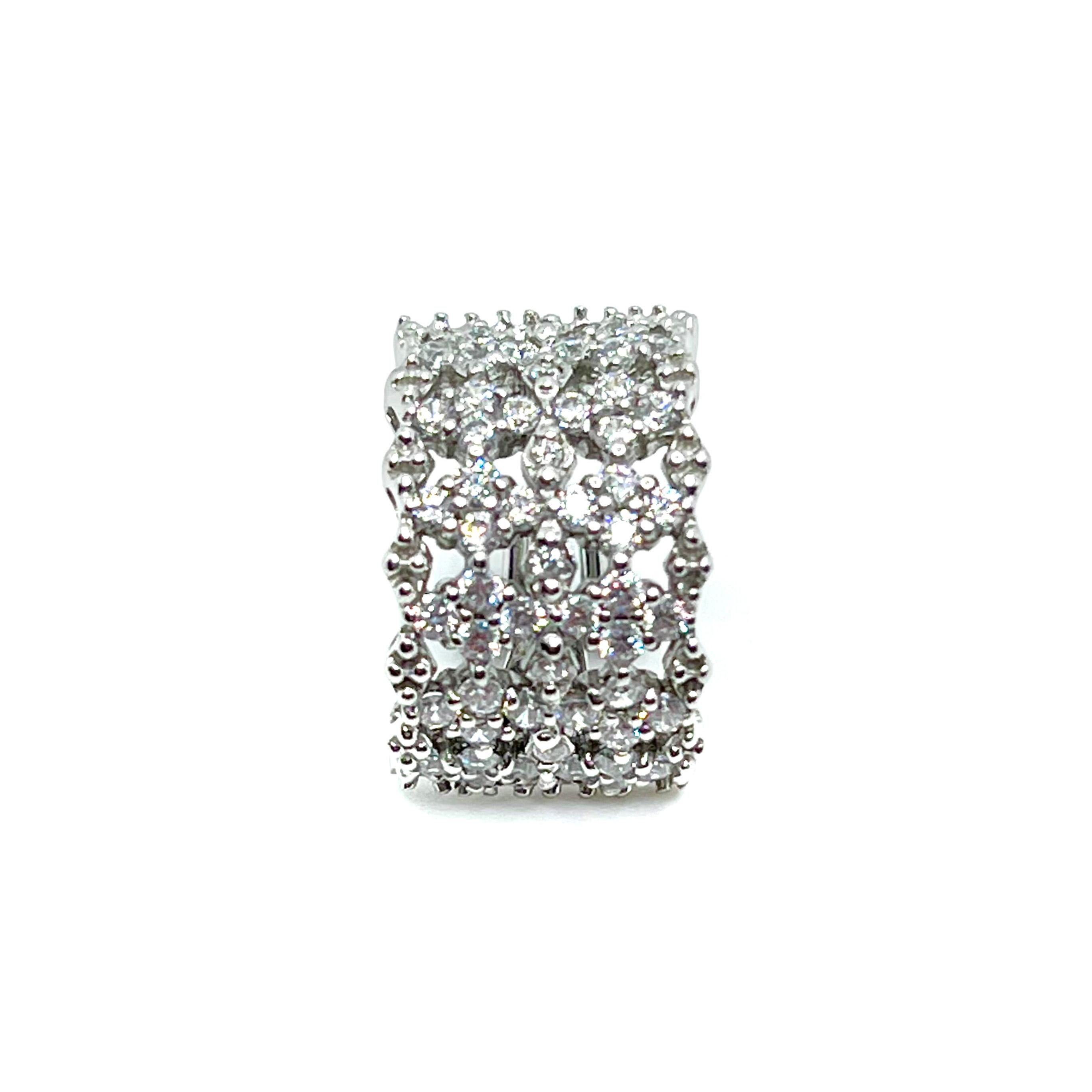 Bijoux Num Diamond-Pattern Half Hoop Sterling Silver Earrings In New Condition For Sale In Los Angeles, CA
