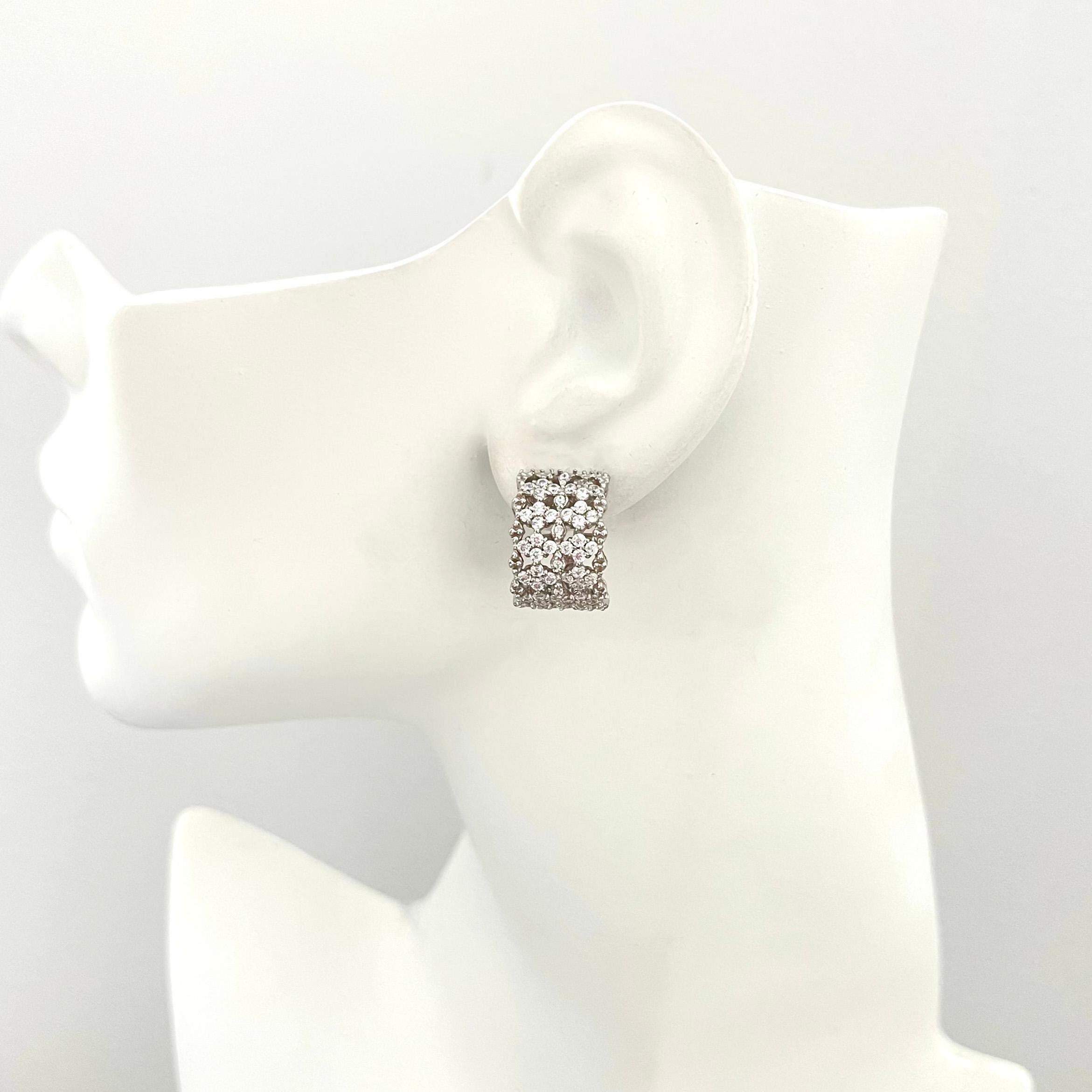 Bijoux Num Diamond-Pattern Half Hoop Sterling Silver Earrings For Sale 1