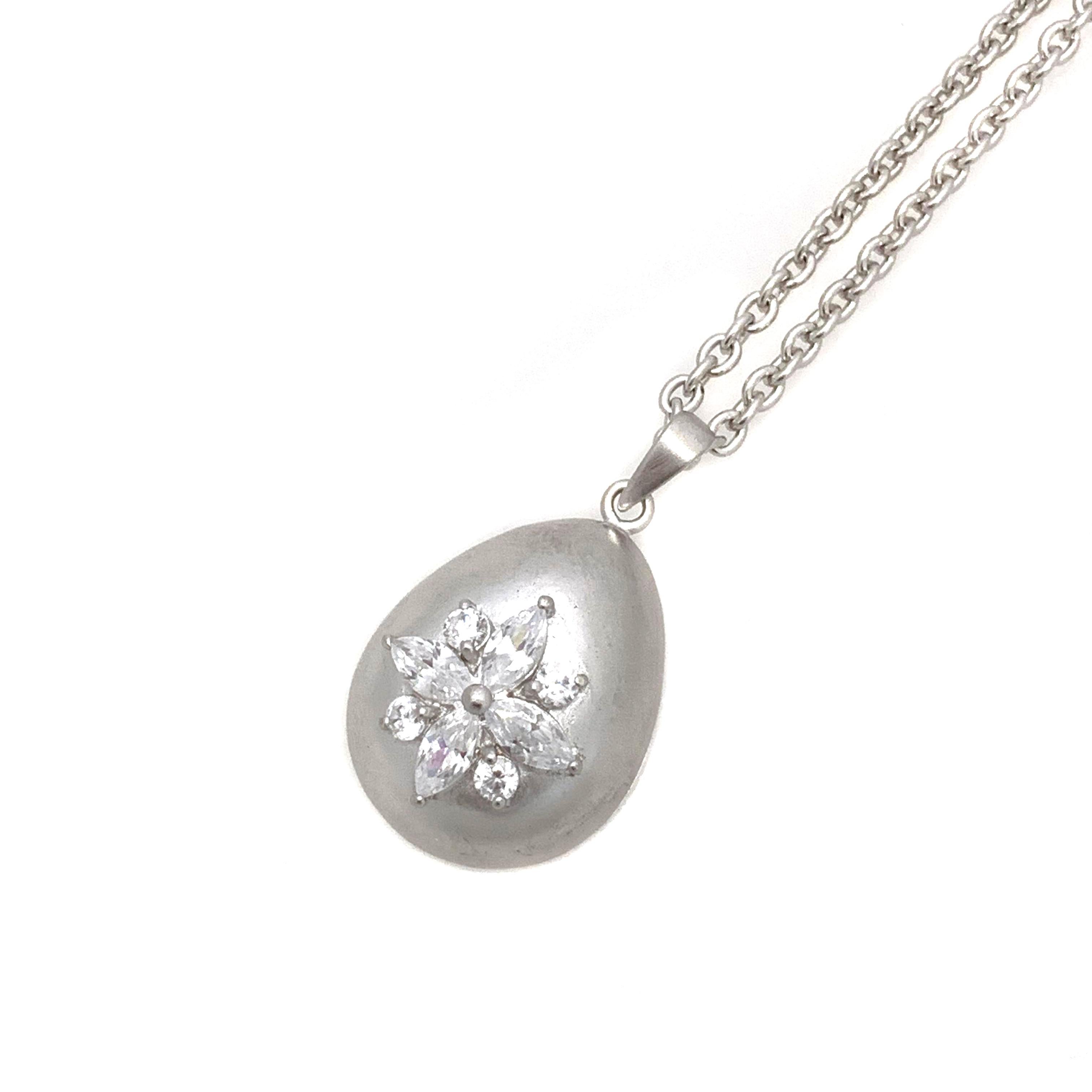 Egg-shape Marquis Flower Sterling Silver Pendant Necklace In New Condition In Los Angeles, CA